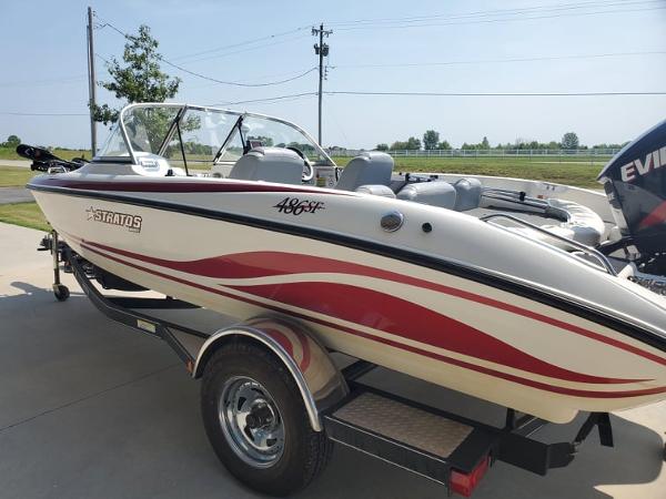 2009 Stratos boat for sale, model of the boat is 486 Ski-N-Fish & Image # 2 of 12