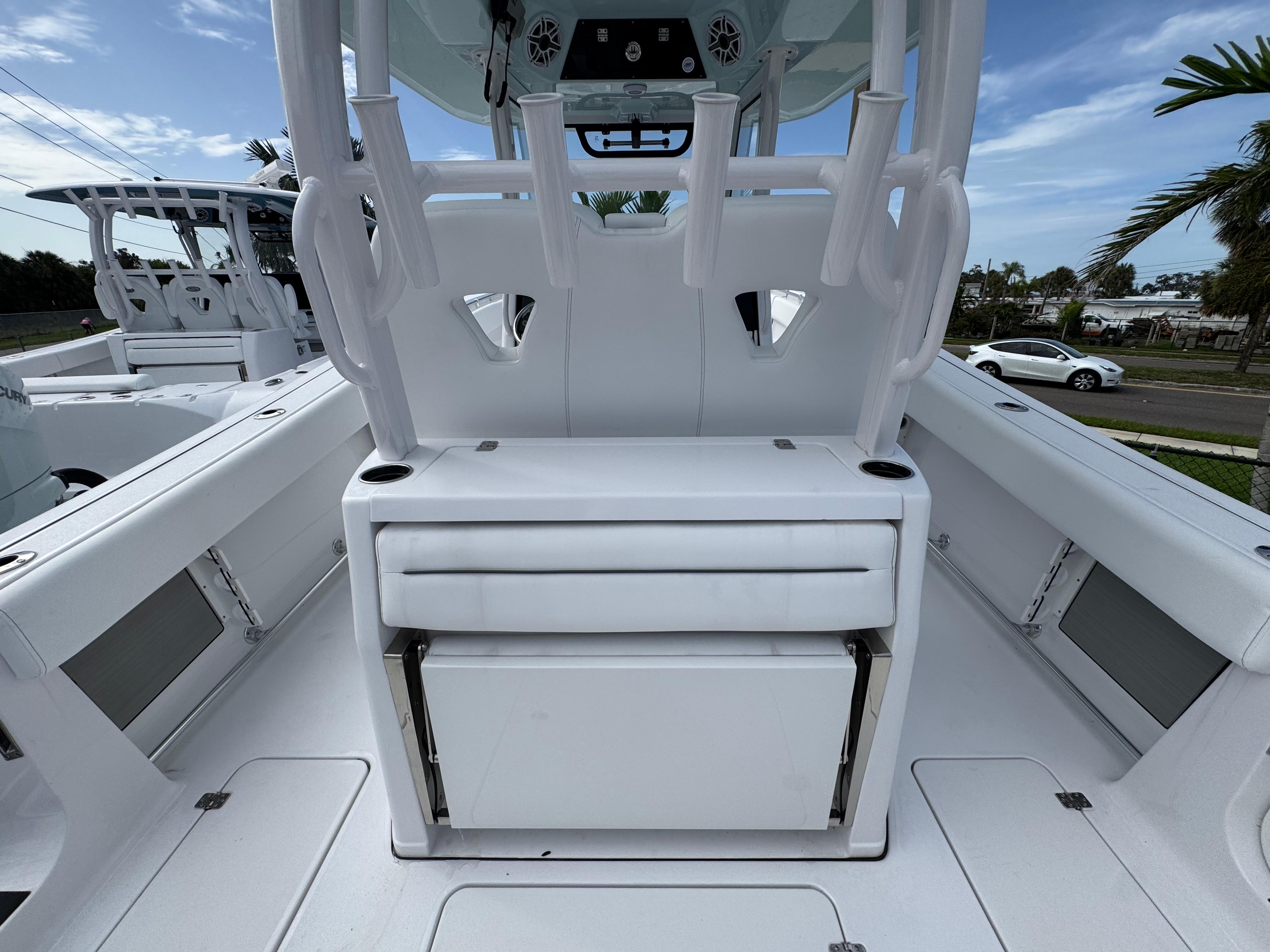 2025 Sportsman Open 322 Center Console-8
