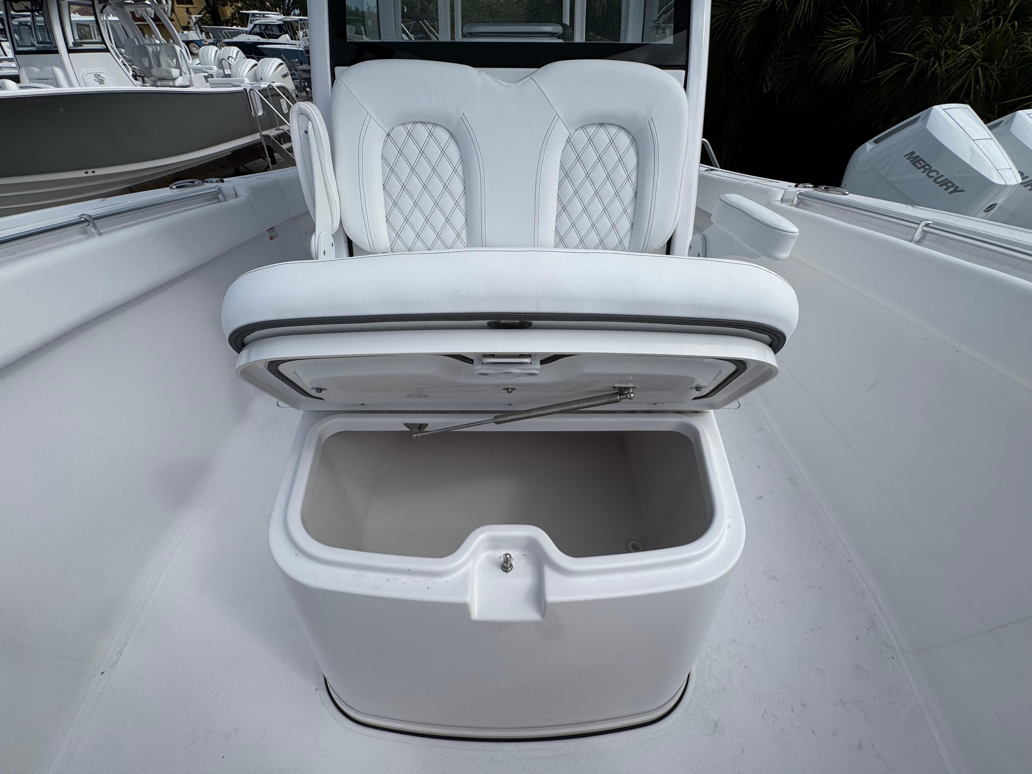 2025 Sportsman Open 322 Center Console-16