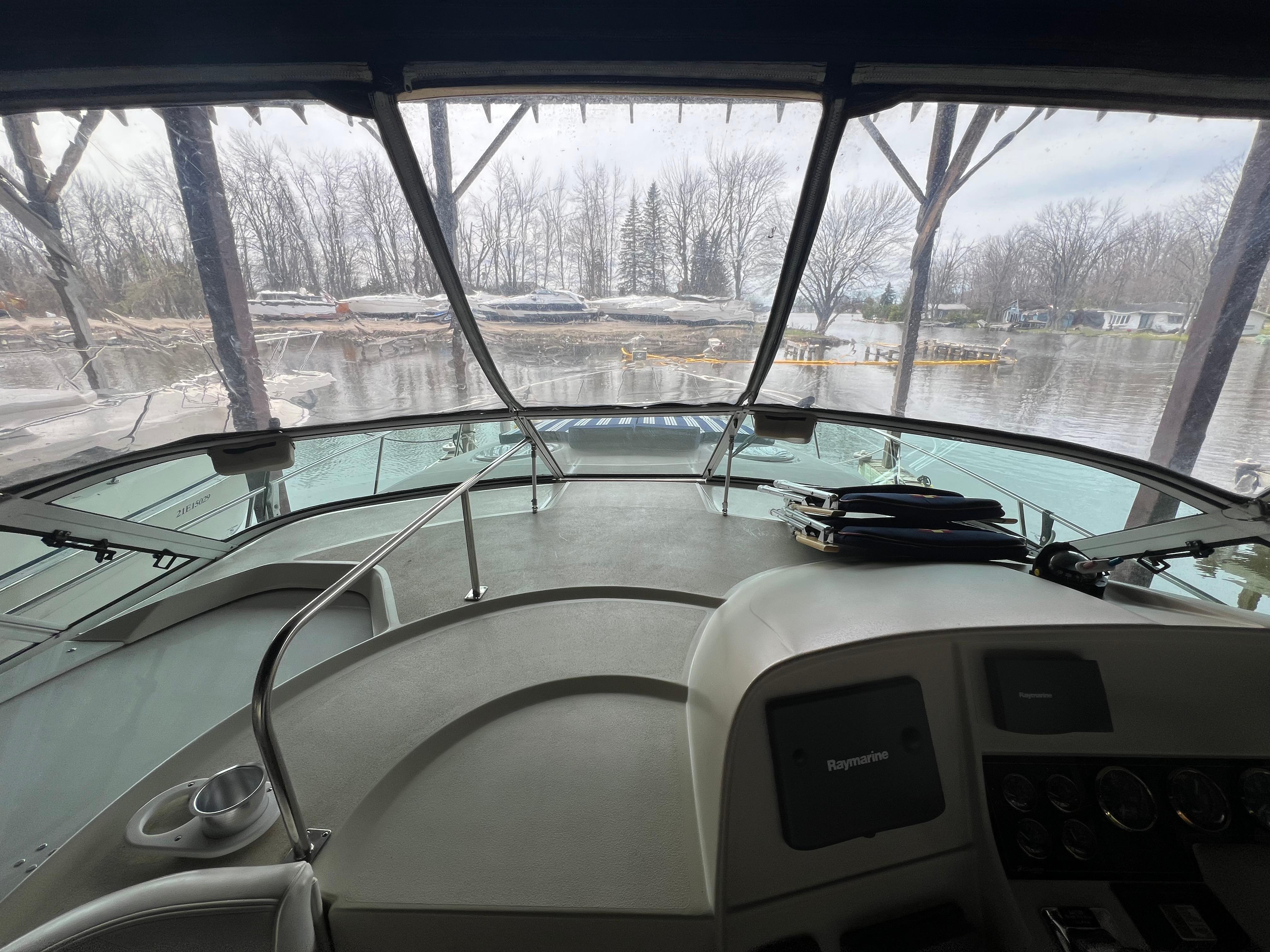 2000-cruisers-yachts-3575-esprit-power-9718381-20250511083629900-1_XLARGE