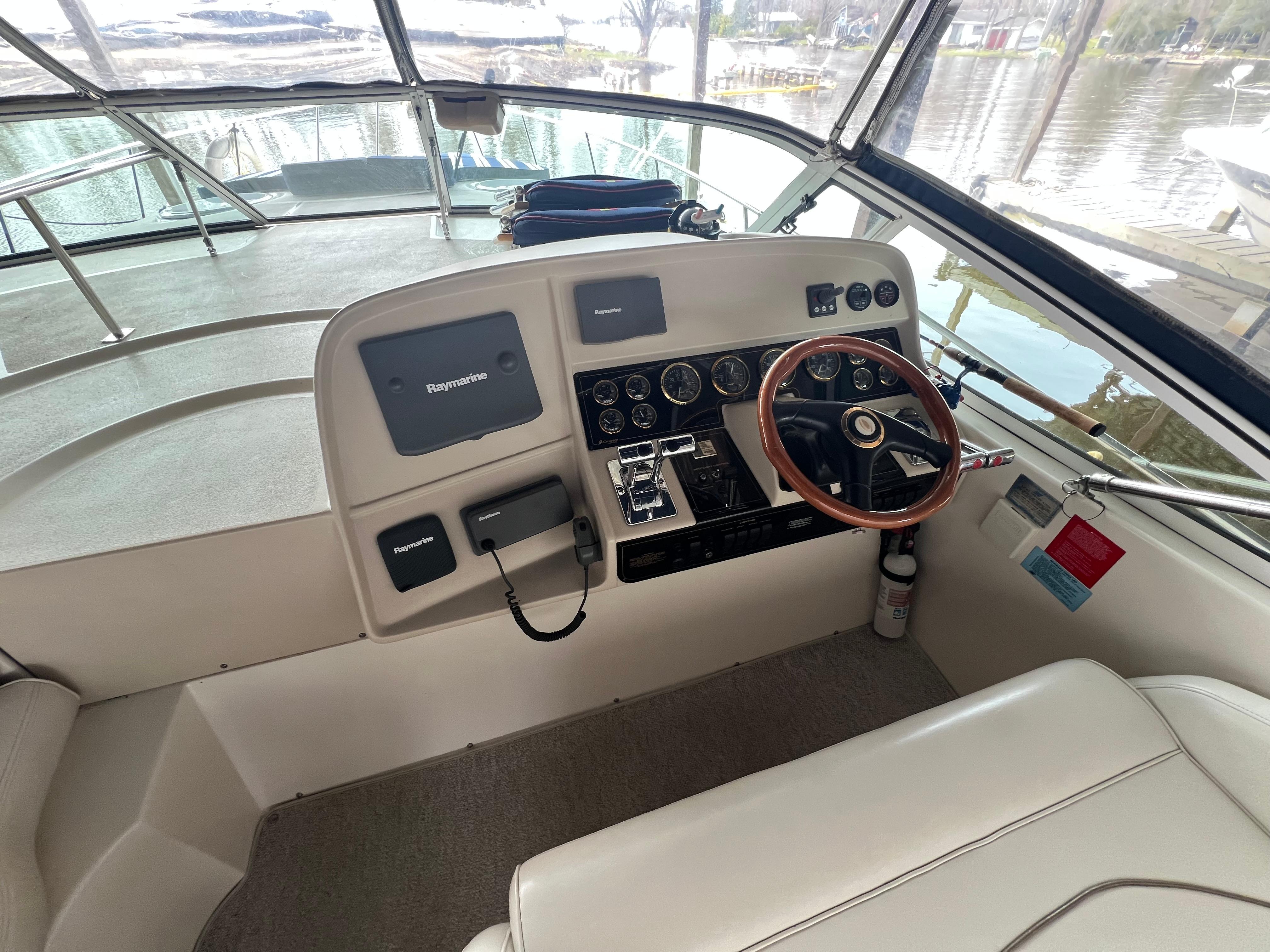 2000-cruisers-yachts-3575-esprit-power-9718381-20250511083633276-1_XLARGE