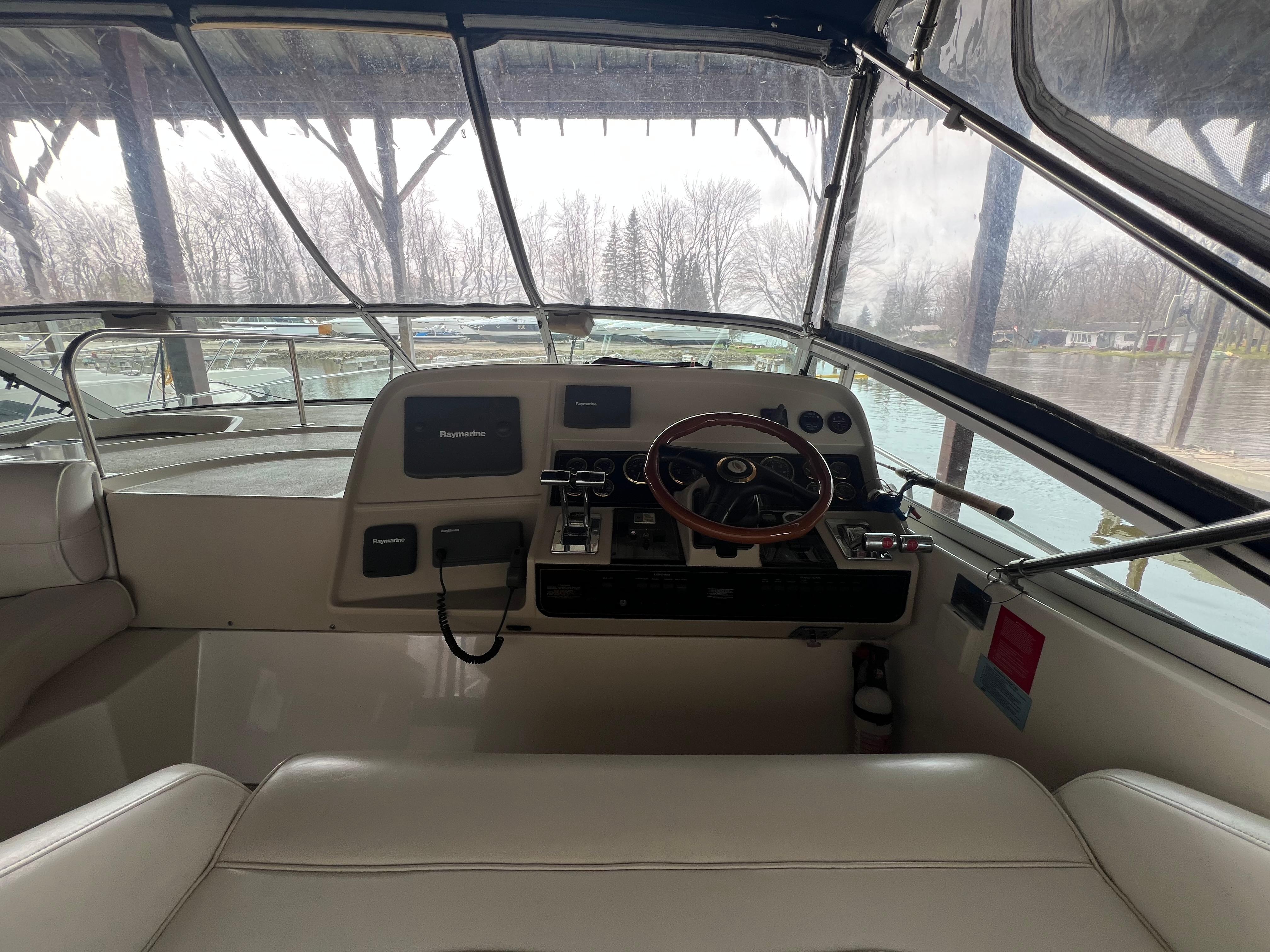 2000-cruisers-yachts-3575-esprit-power-9718381-20250511083639484-1_XLARGE