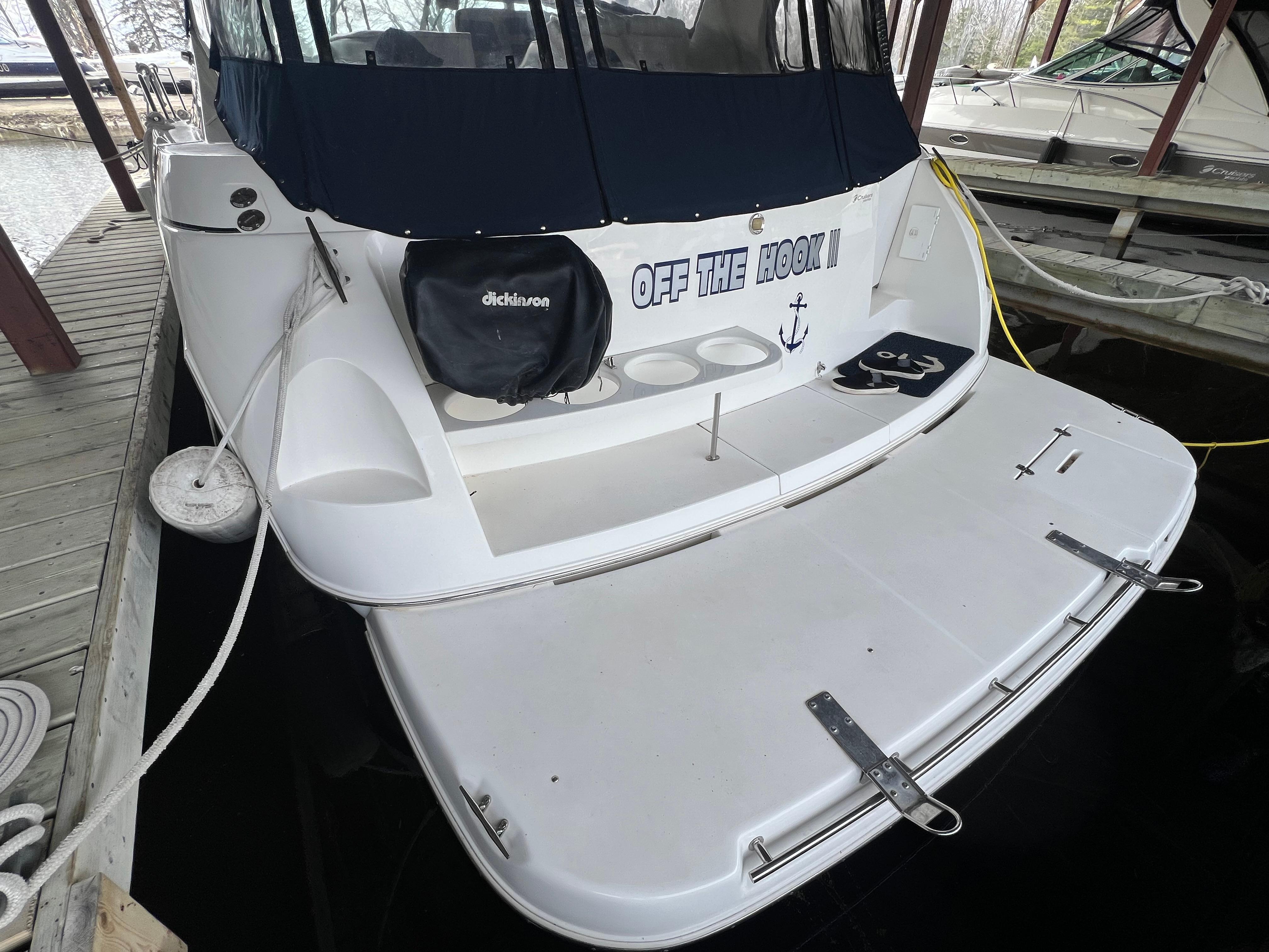 2000-cruisers-yachts-3575-esprit-power-9718381-20250511083650613-1_XLARGE