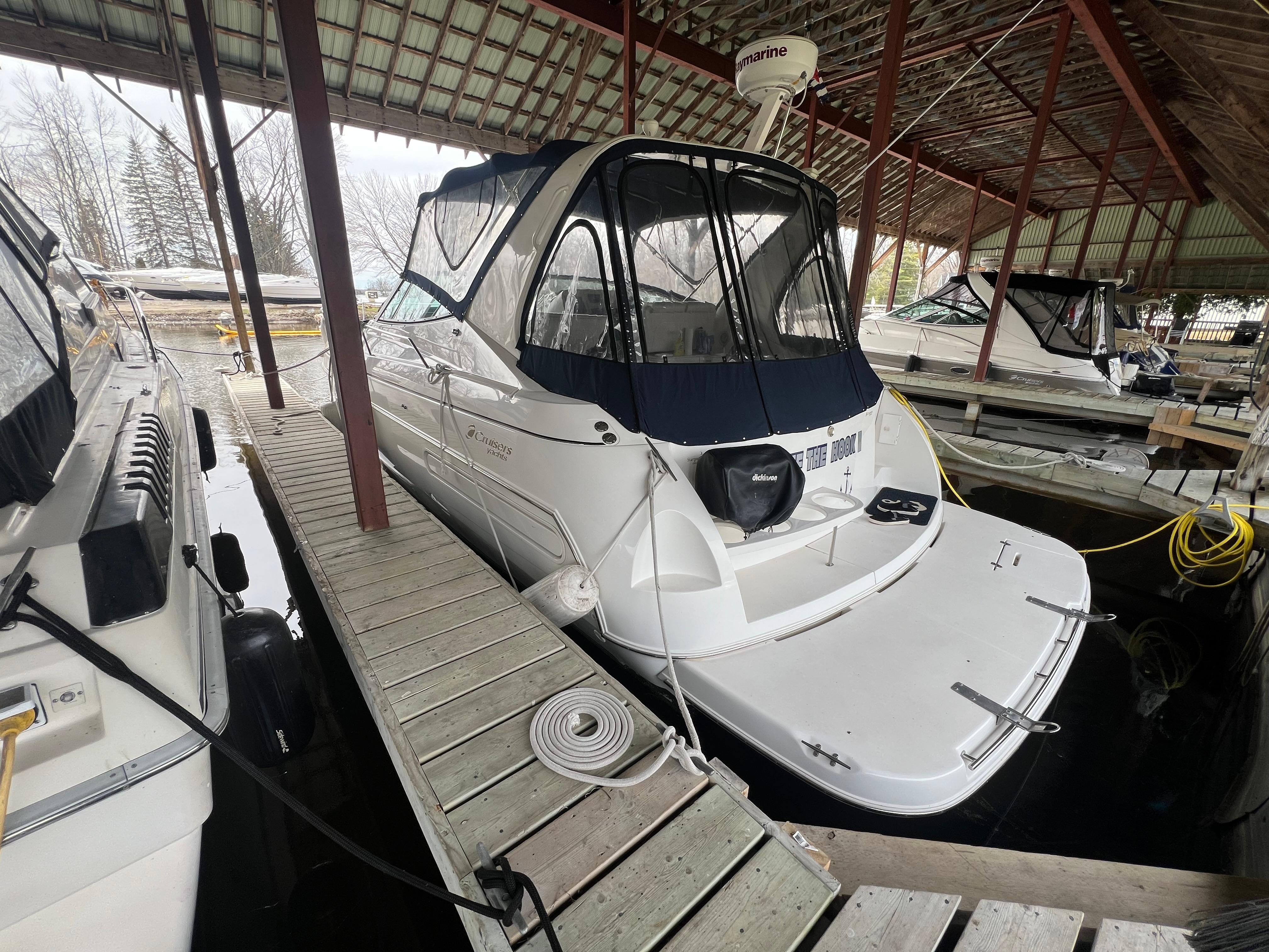 2000-cruisers-yachts-3575-esprit-power-9718381-20250511083654622-1_XLARGE