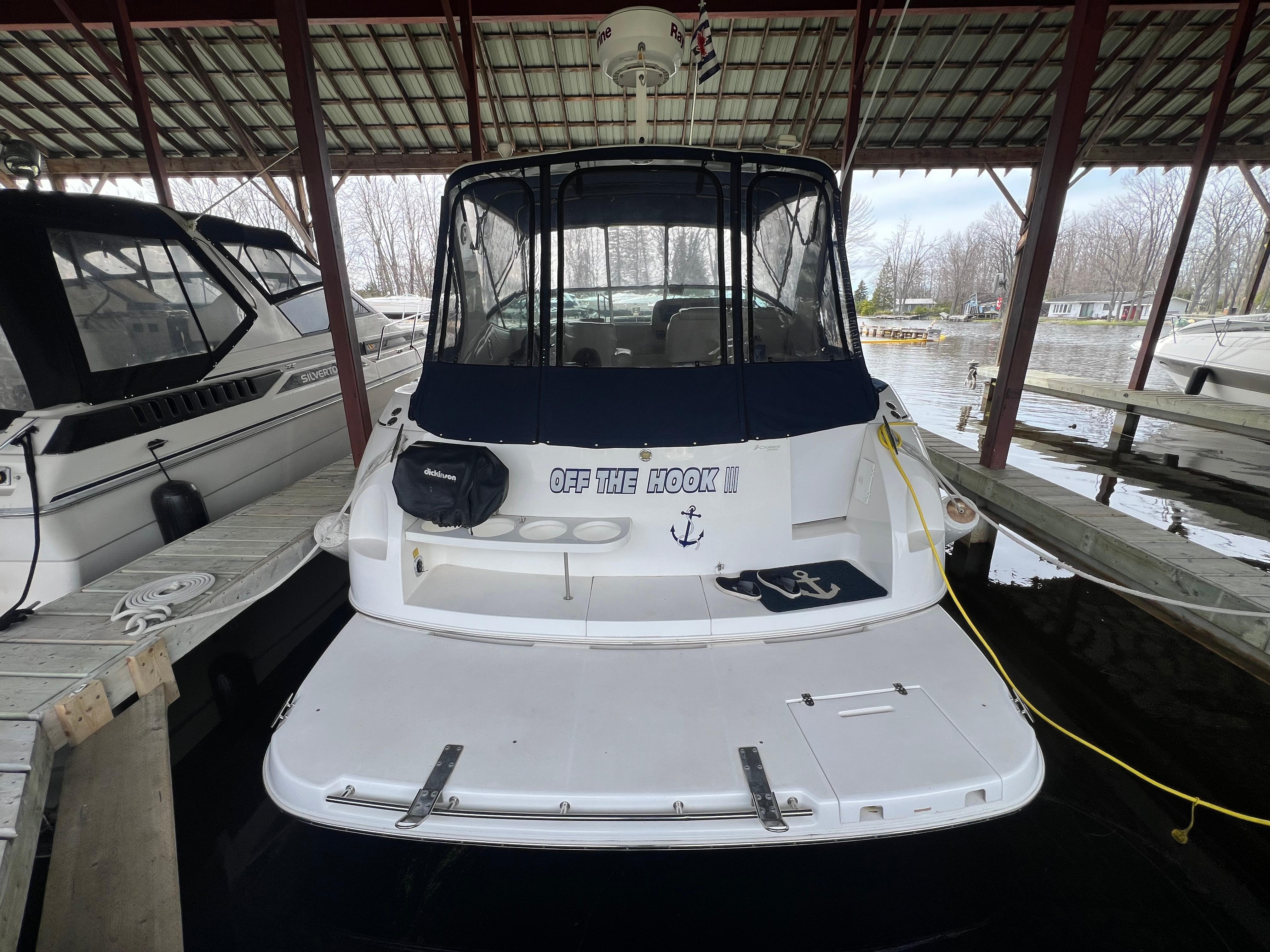 2000-cruisers-yachts-3575-esprit-power-9718381-20250511083658564-1_XLARGE