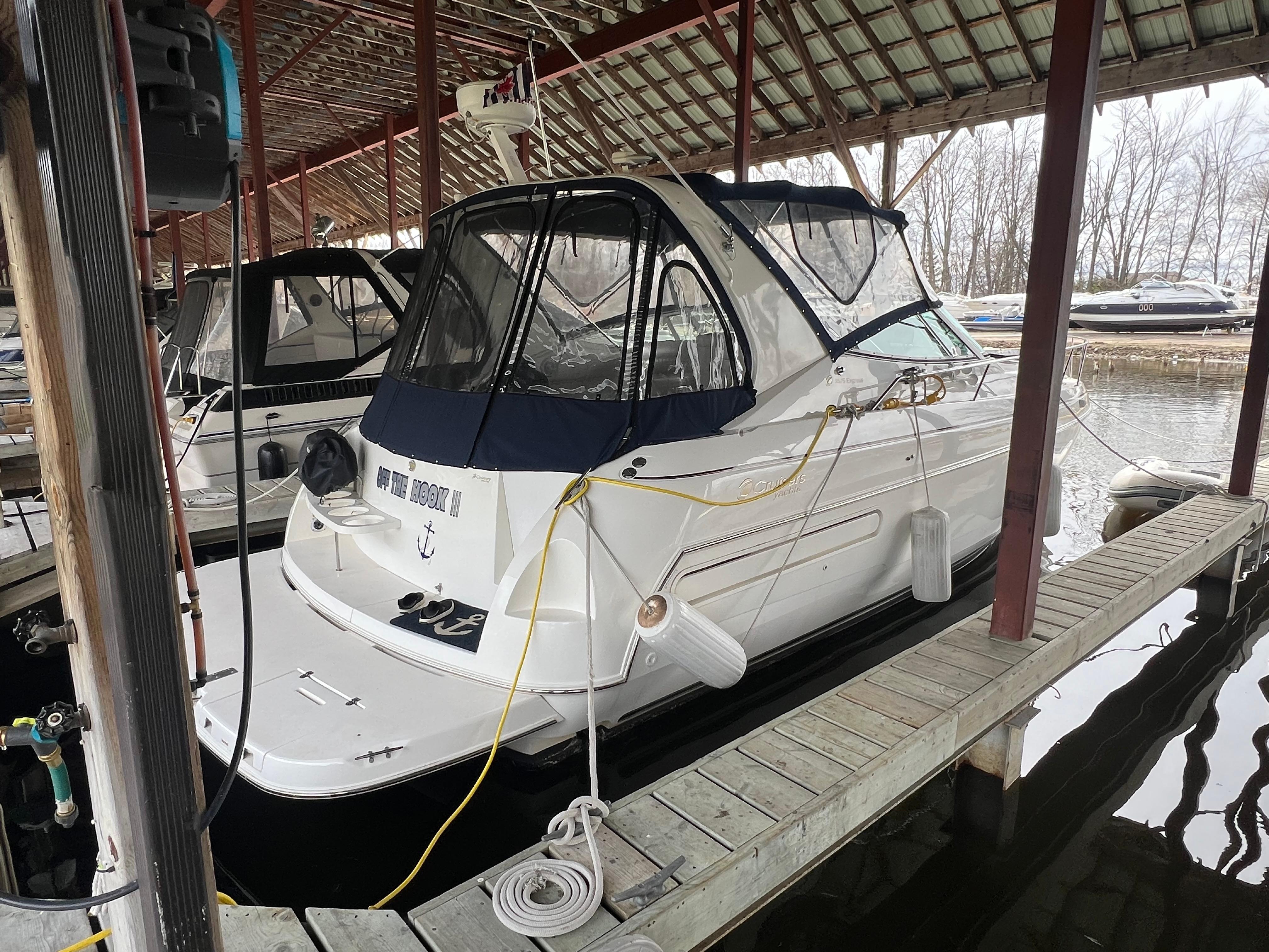 2000-cruisers-yachts-3575-esprit-power-9718381-20250511083708725-1_XLARGE