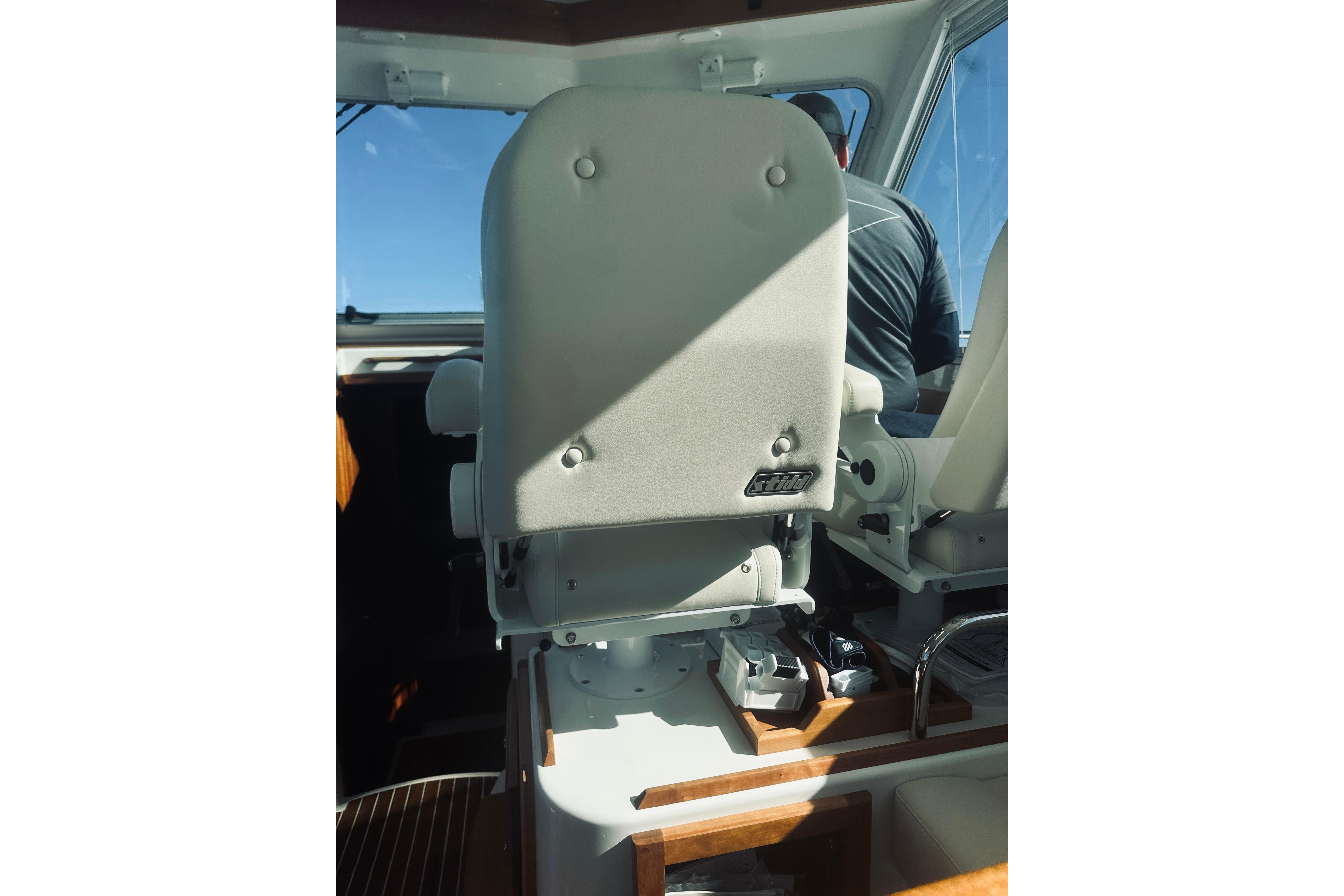 Captainu0027s seat on 2021 Back Cove 37 boat, interior view.