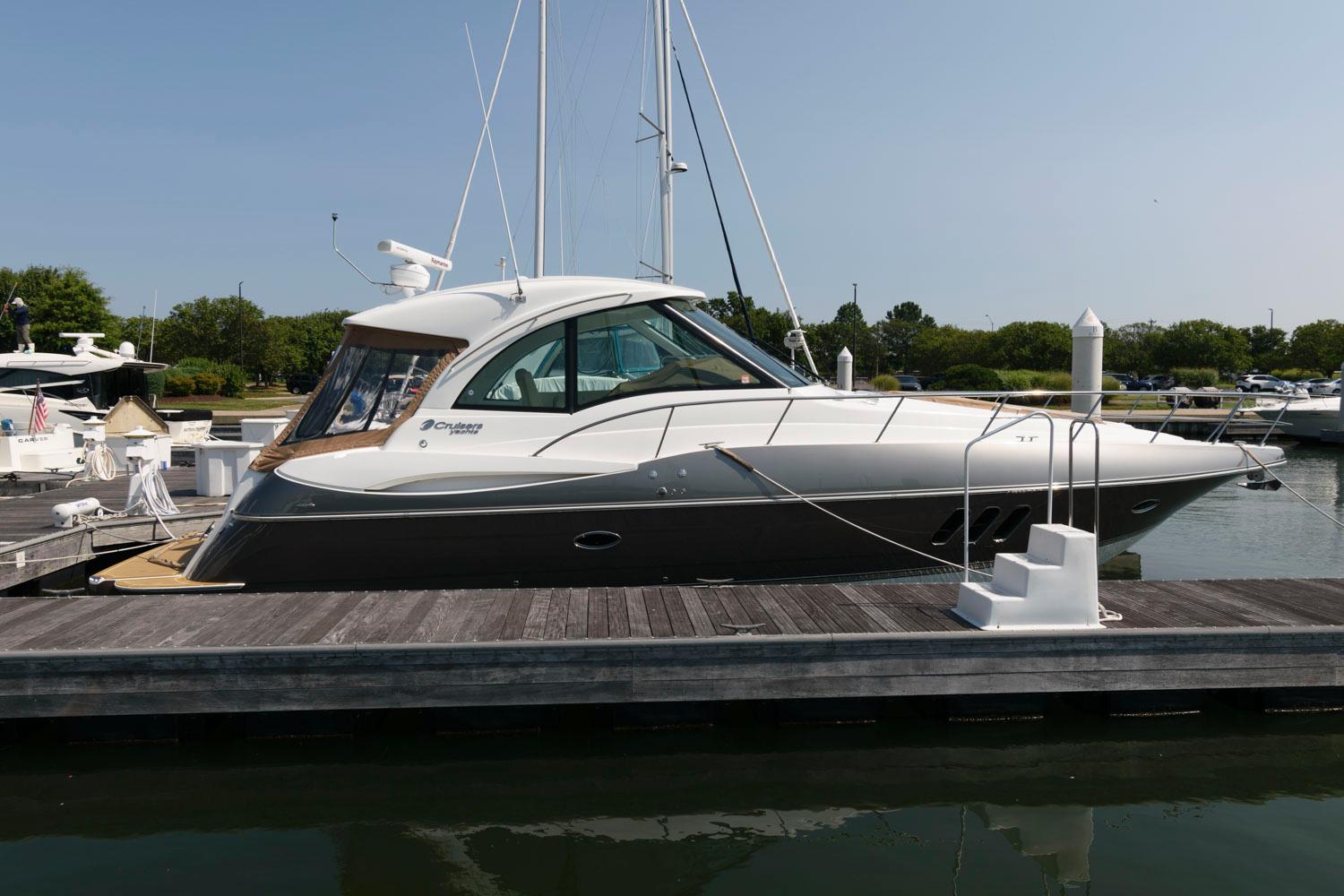 M 7166 RD Knot 10 Yacht Sales