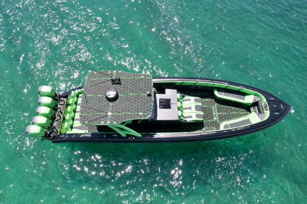 Midnight Express 43 - Exterior Profile
