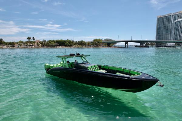 Midnight Express 43 - Exterior Profile