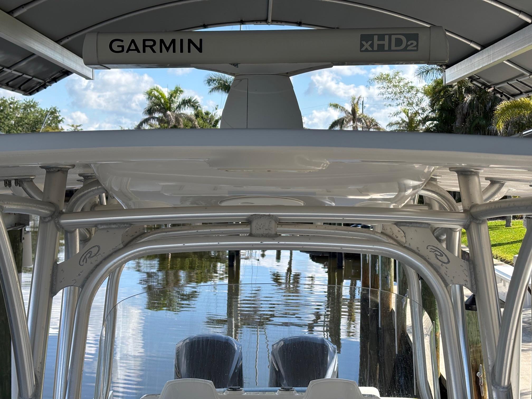 2015-robalo-r300-center-console-power-9738309-20250429113624806-1_XLARGE