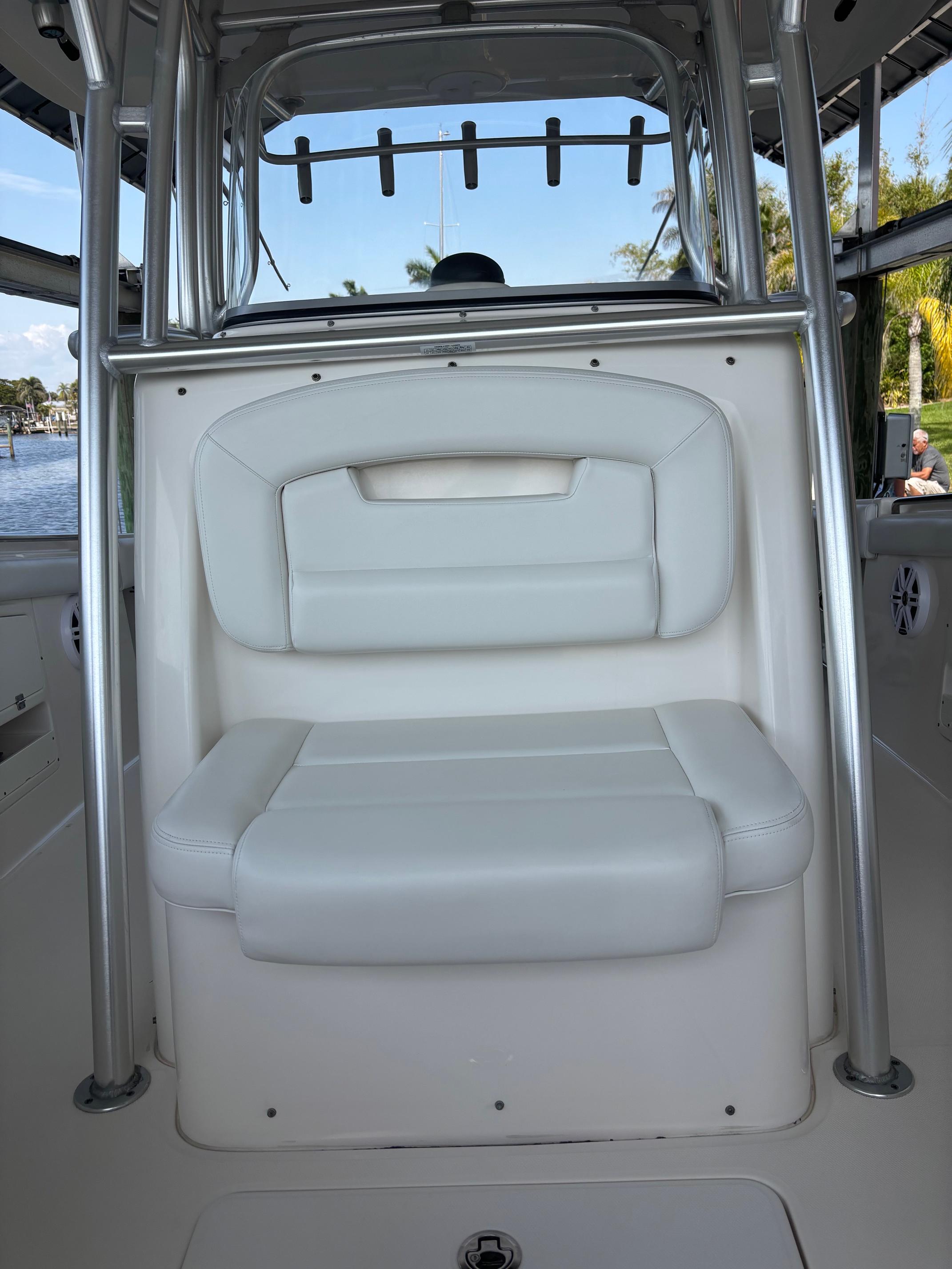 2015-robalo-r300-center-console-power-9738309-20250429113627038-1_XLARGE