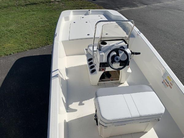 2021 Mako boat for sale, model of the boat is Skiff 17CC & Image # 2 of 10