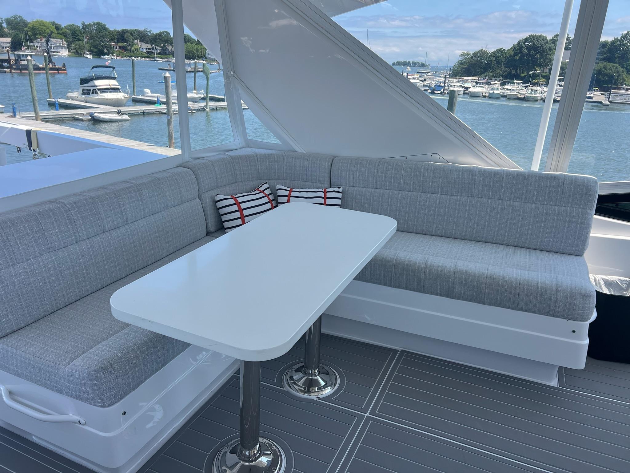 2011 Hatteras 60 