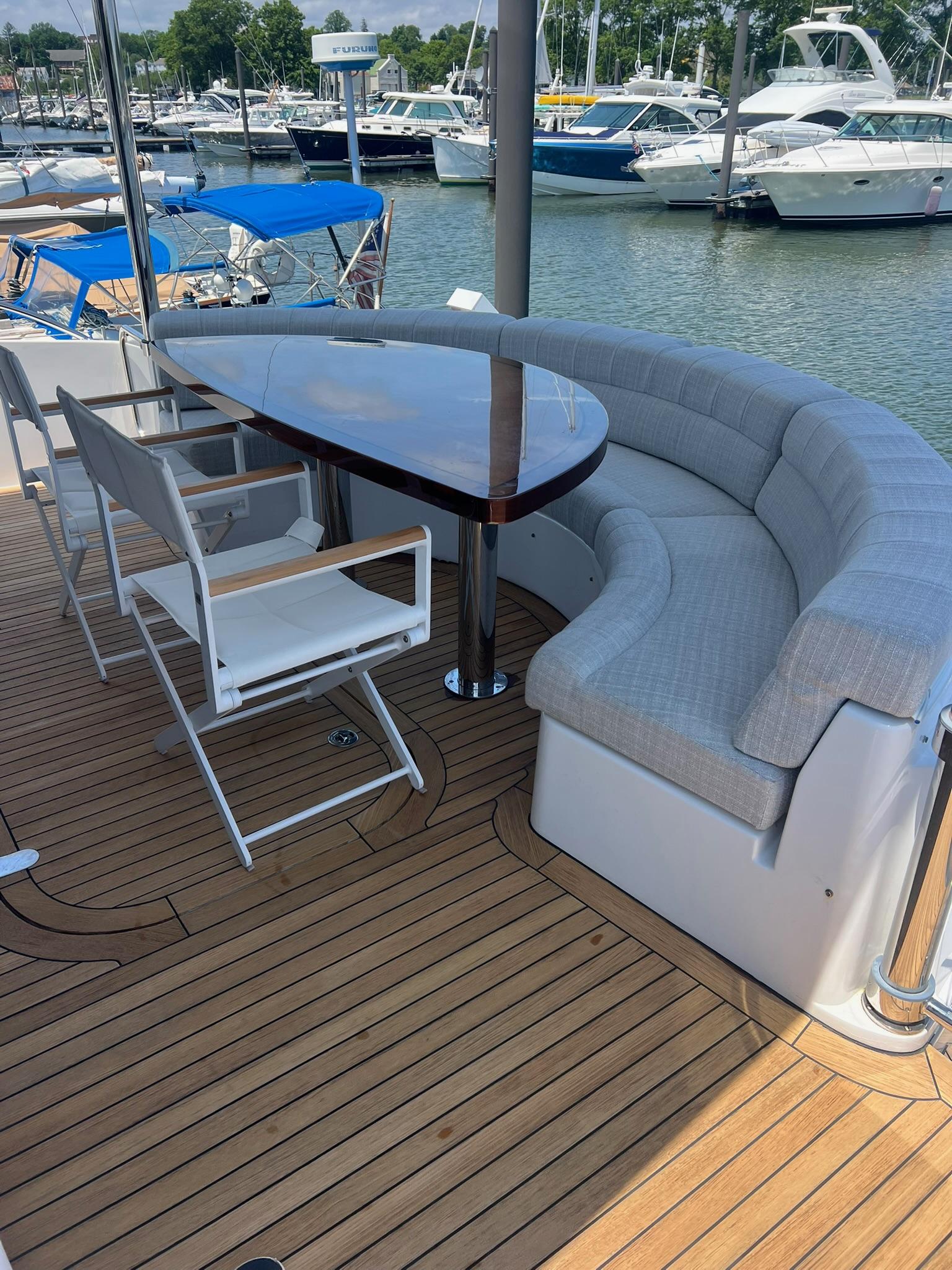 2011 Hatteras 60 