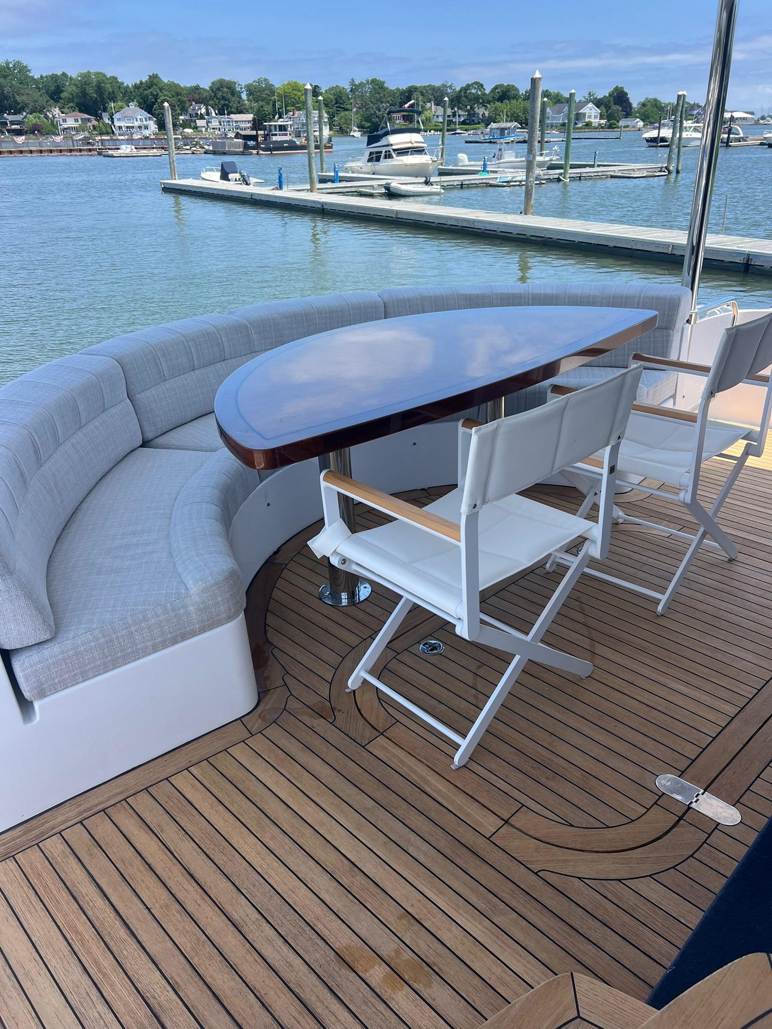 2011 Hatteras 60 