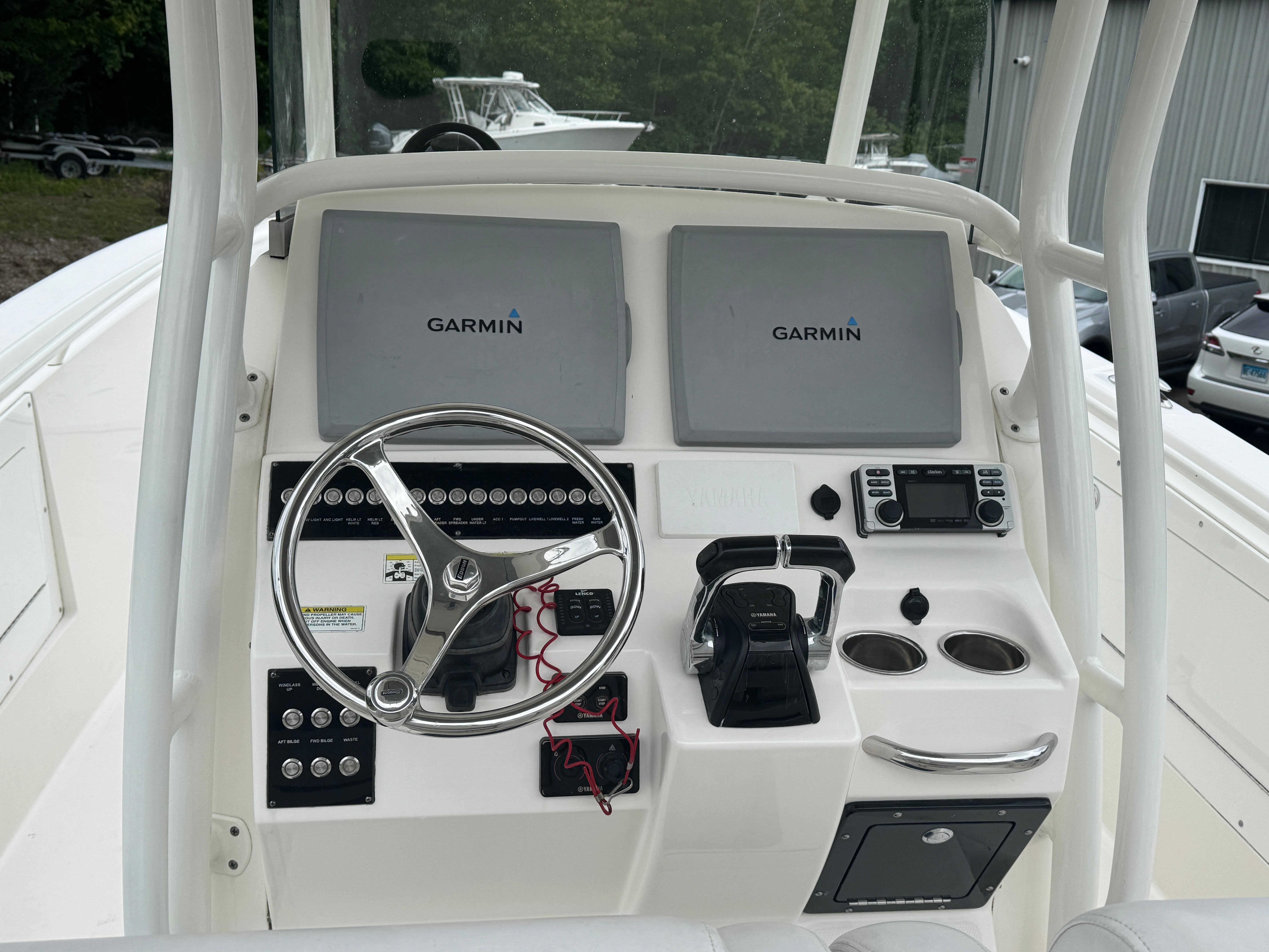 2013-edgewater-318cc-power-9808401-20250523133539409-1_XLARGE