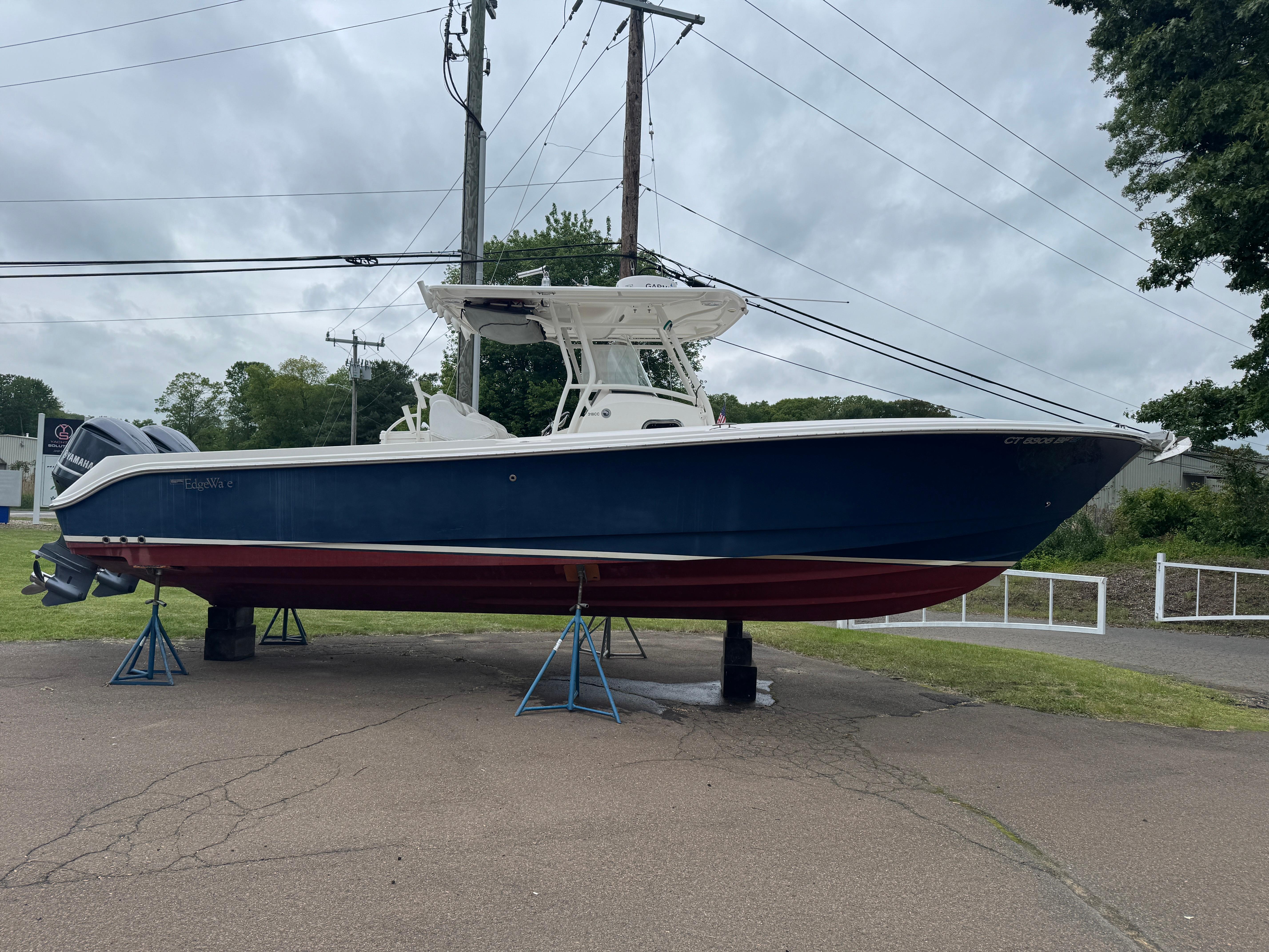 2013-edgewater-318cc-power-9808401-20250523133544264-1_XLARGE