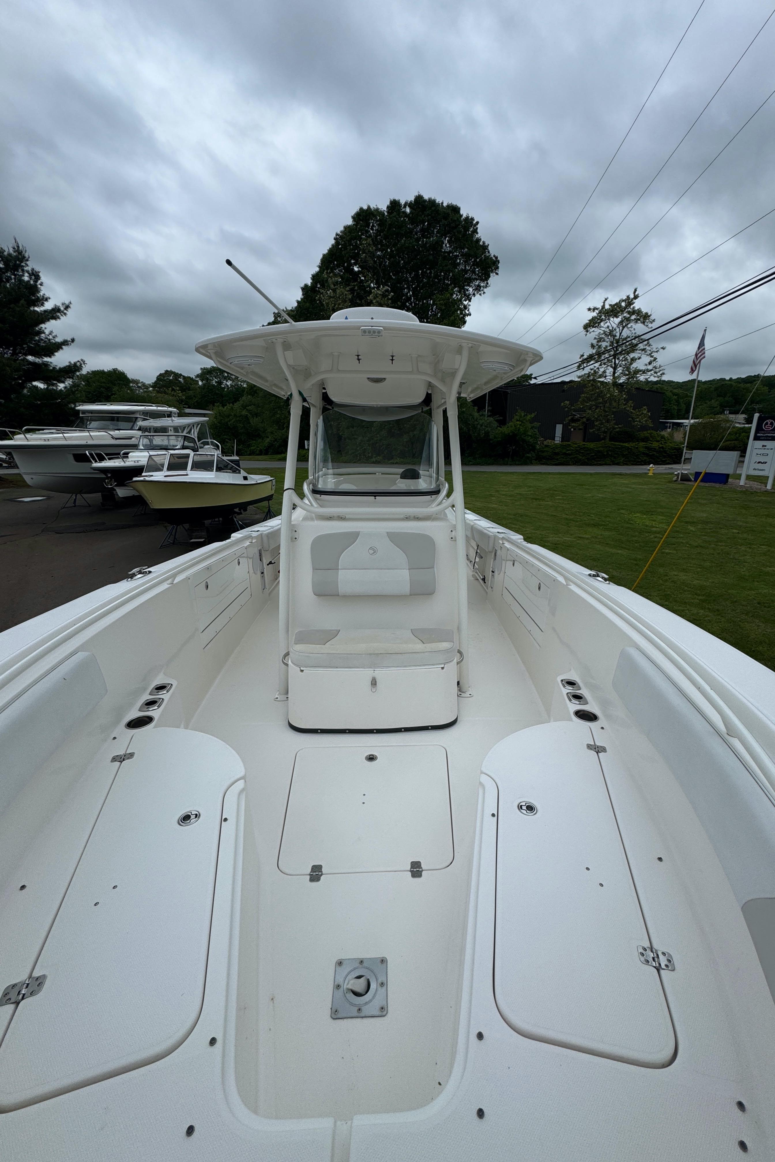 2013-edgewater-318cc-power-9808401-20250523133607733-1_XLARGE