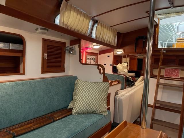 Trillium Yacht Photos Pics Salon looking Aft