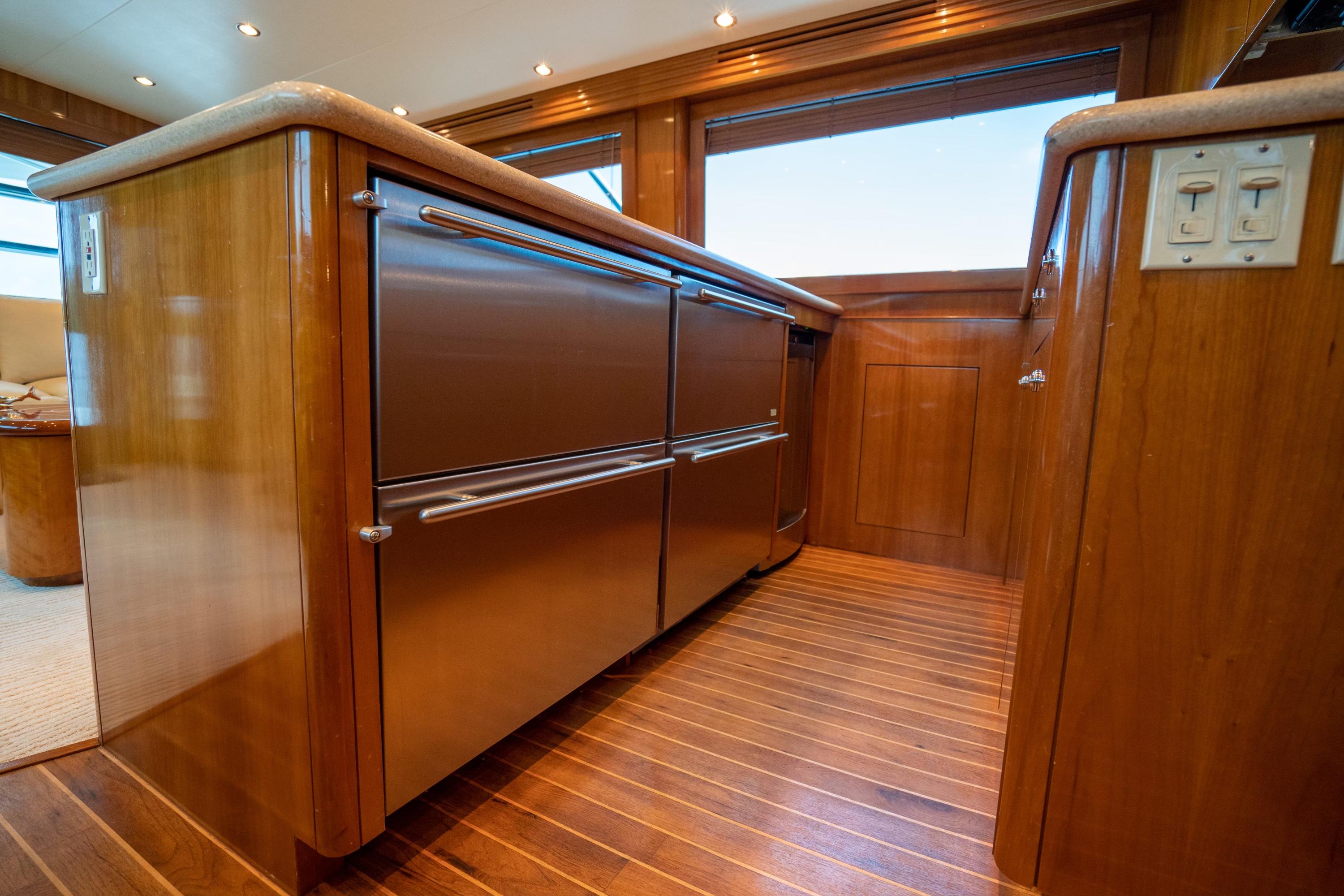 2004 Hatteras 60 Convertible
