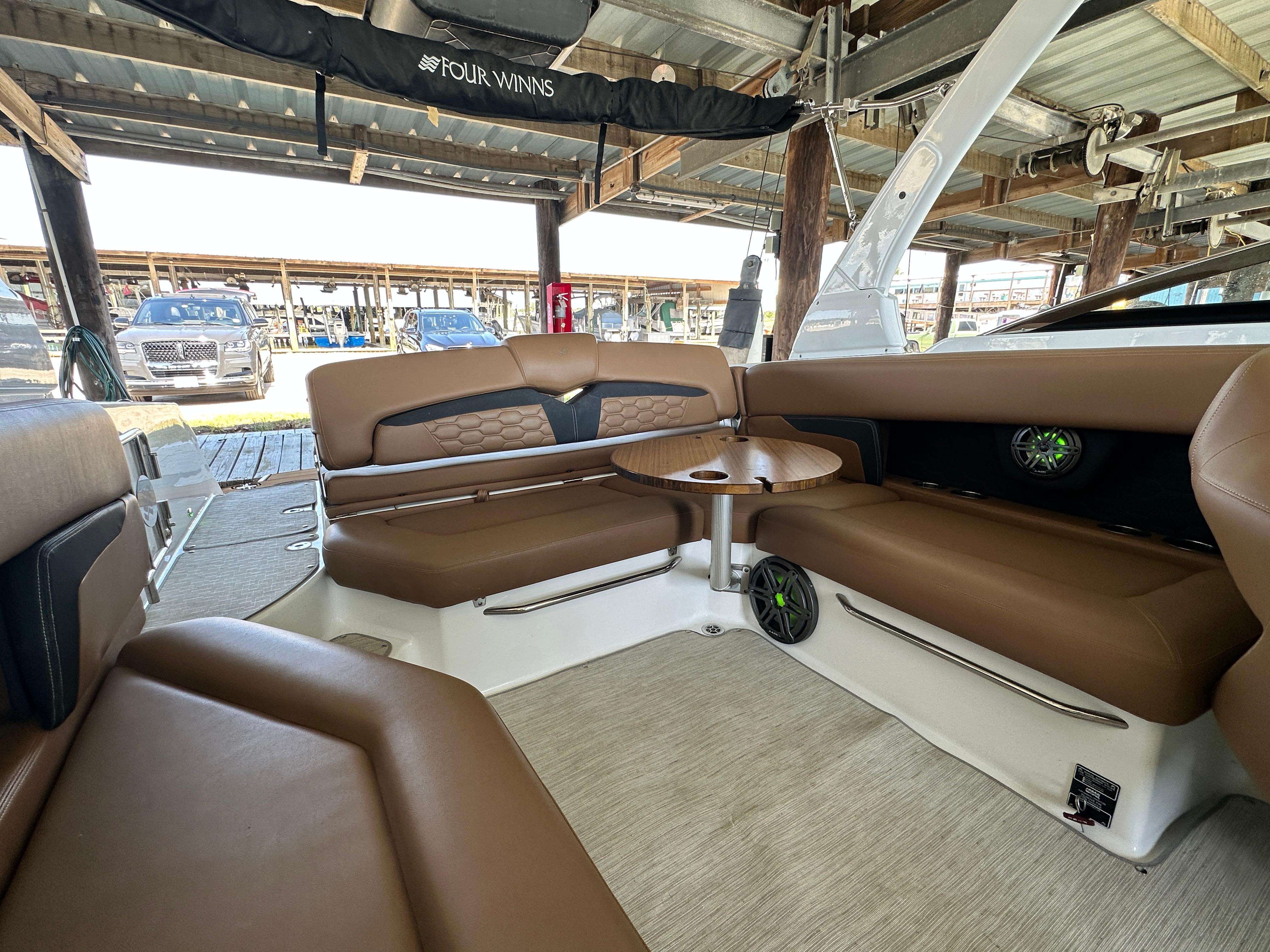 2023-four-winns-hd8-power-9758423-20250415085105264-1_XLARGE