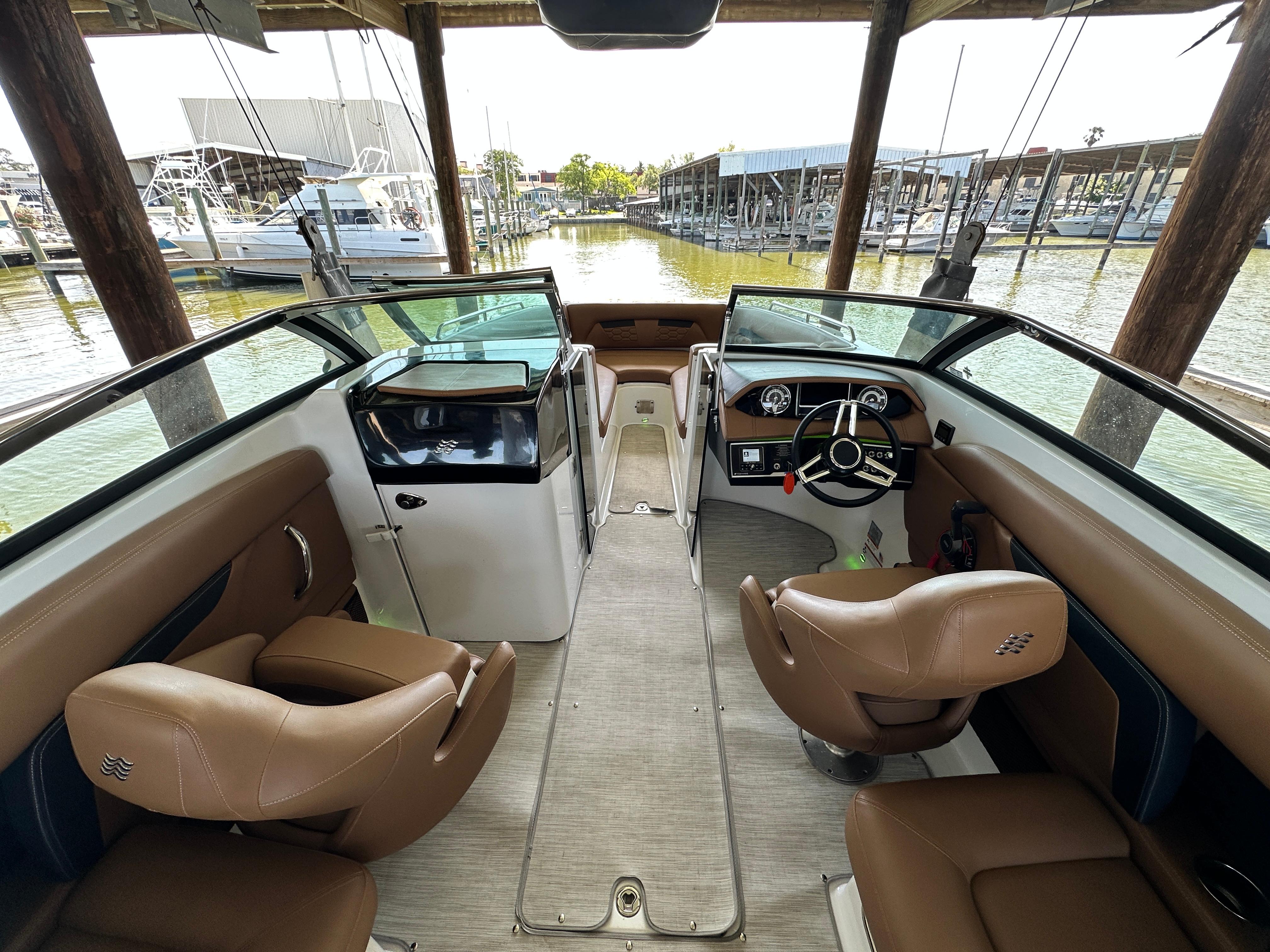 2023-four-winns-hd8-power-9758423-20250415085128089-1_XLARGE