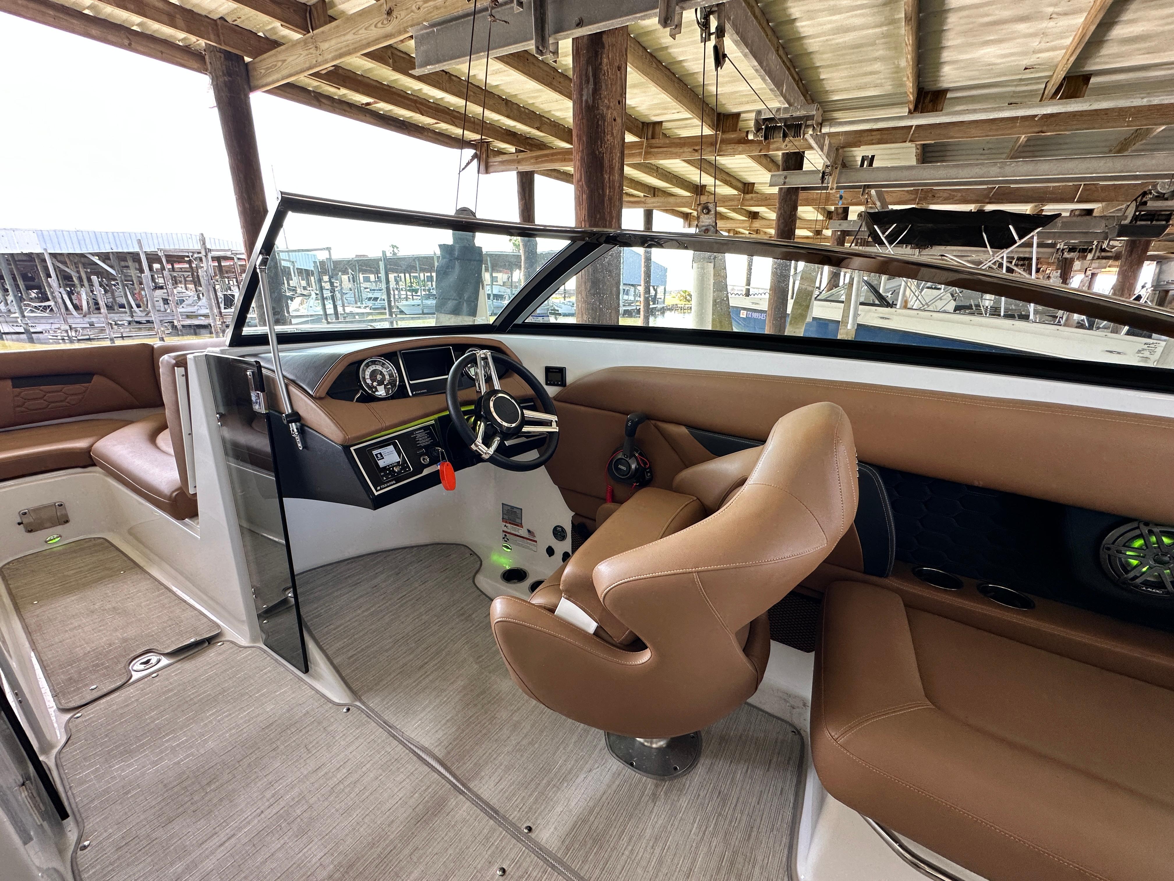2023-four-winns-hd8-power-9758423-20250415085135562-1_XLARGE