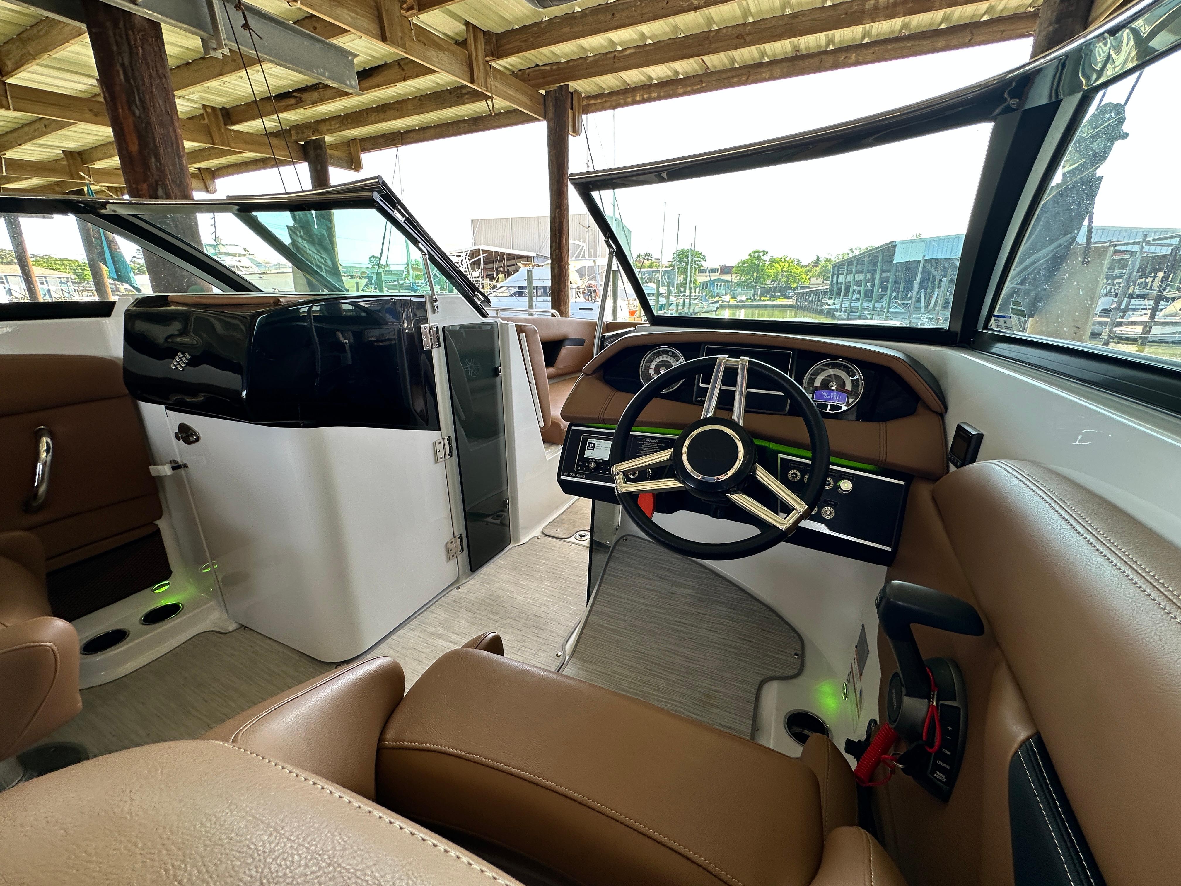 2023-four-winns-hd8-power-9758423-20250415085142460-1_XLARGE