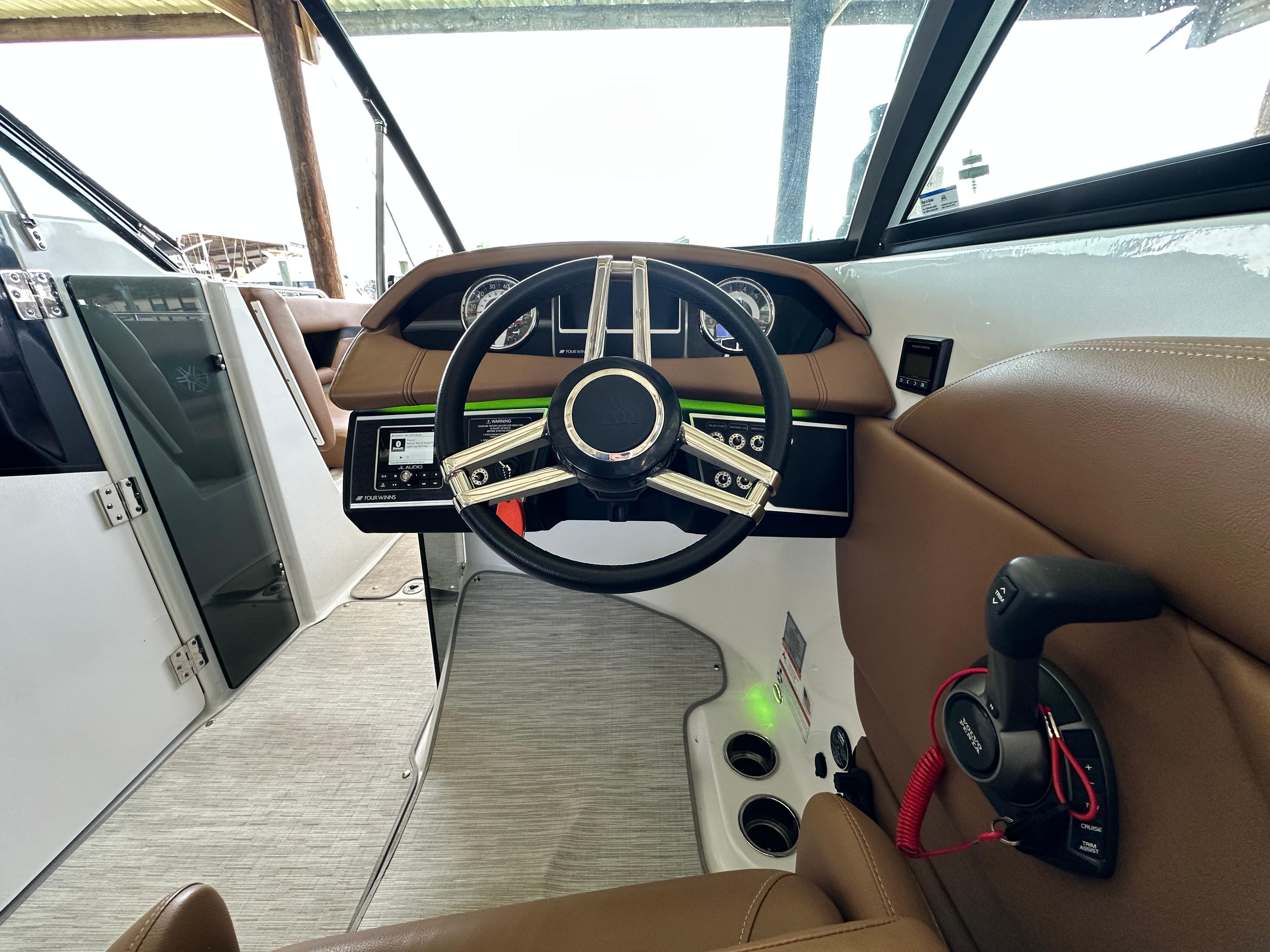 2023-four-winns-hd8-power-9758423-20250415085156474-1_XLARGE