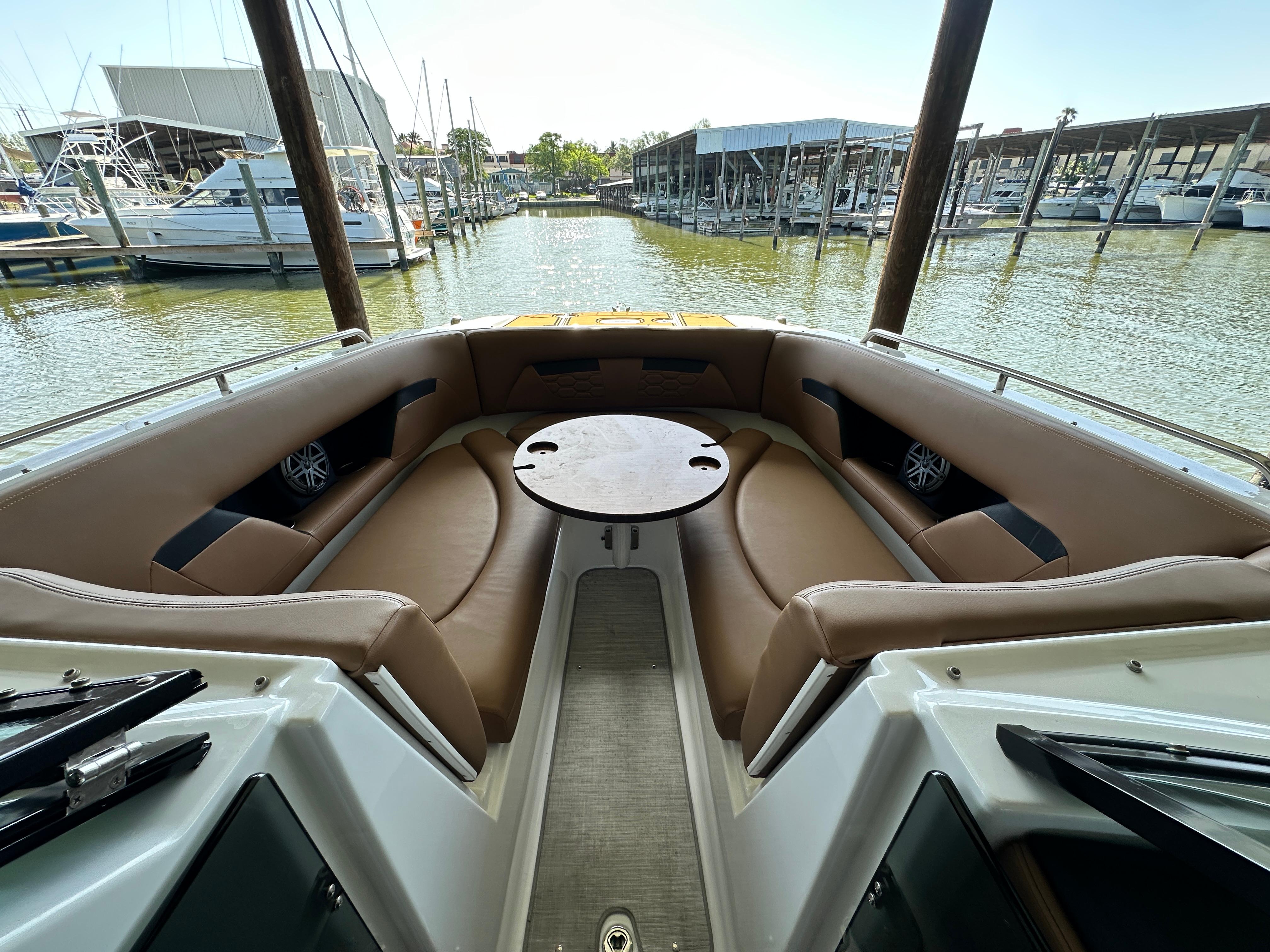 2023-four-winns-hd8-power-9758423-20250415085222780-1_XLARGE