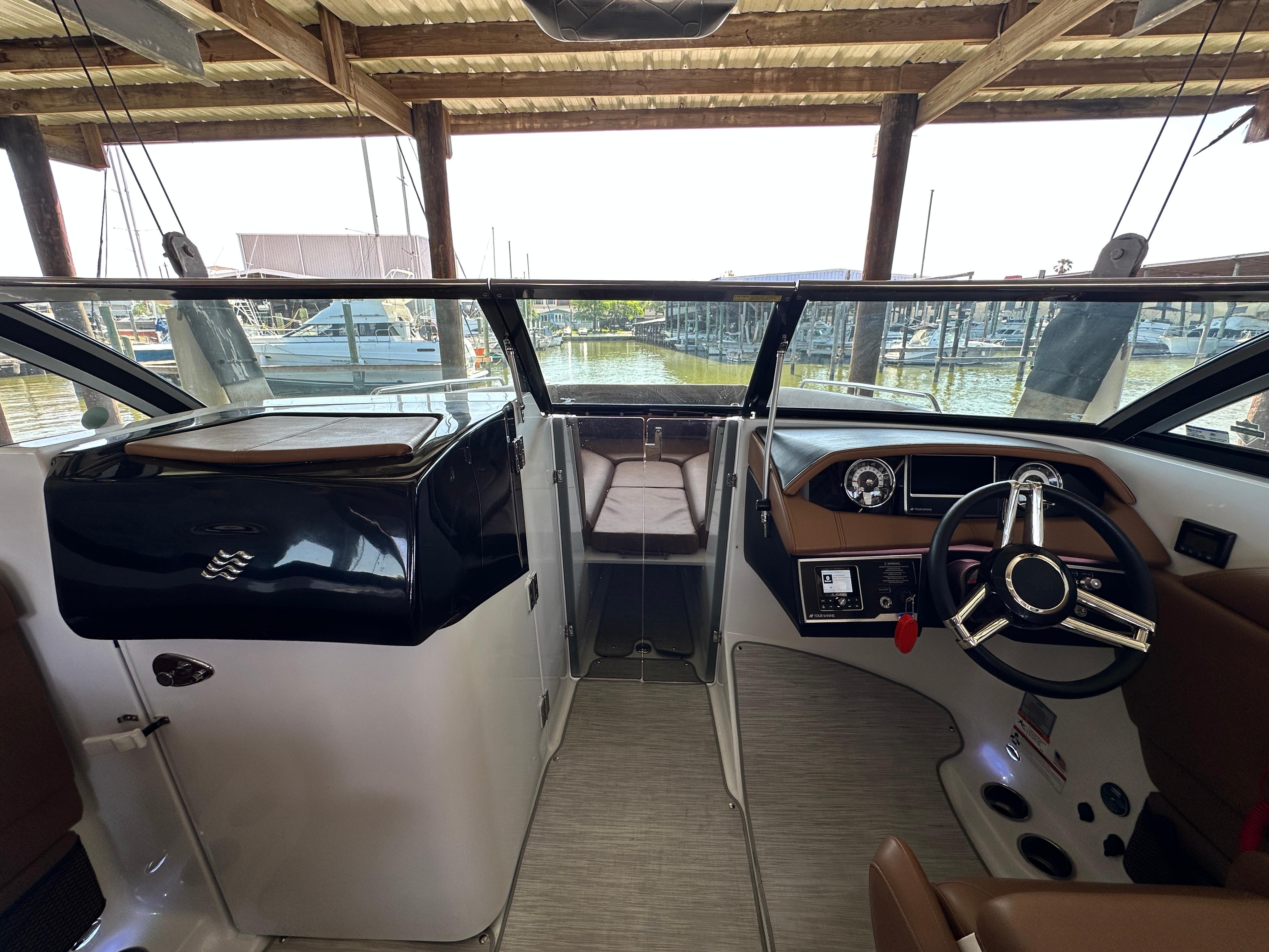 2023-four-winns-hd8-power-9758423-20250415085247587-1_XLARGE