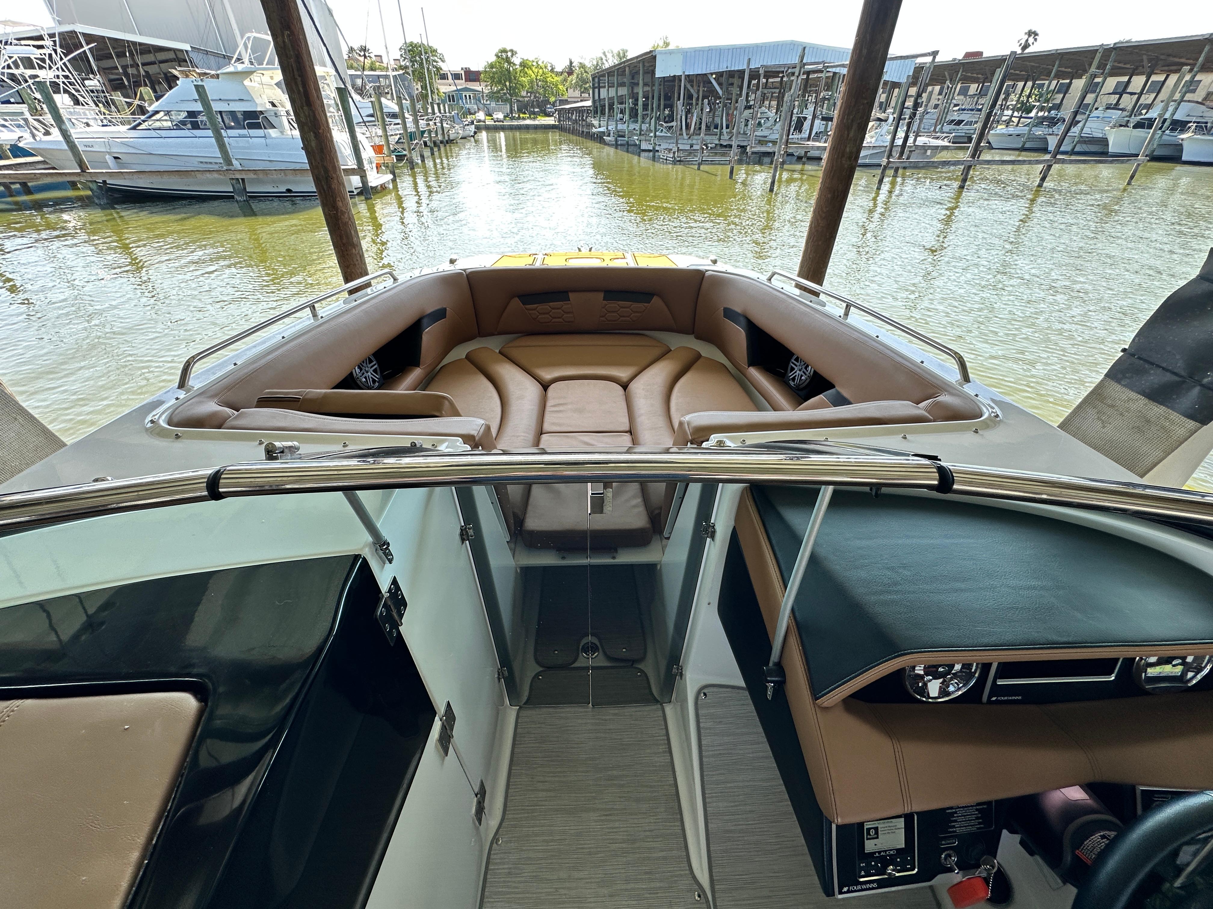 2023-four-winns-hd8-power-9758423-20250415085254894-1_XLARGE