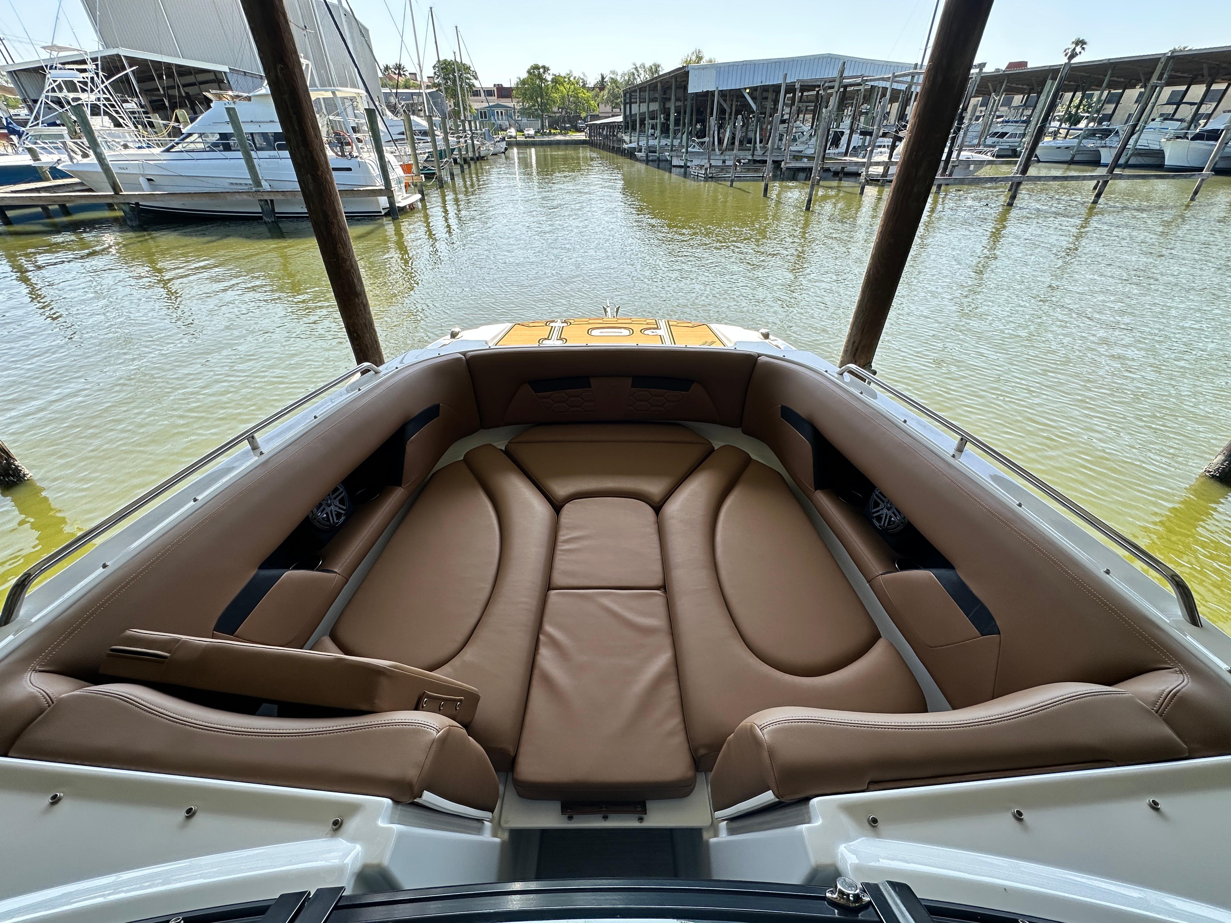 2023-four-winns-hd8-power-9758423-20250415085302158-1_XLARGE