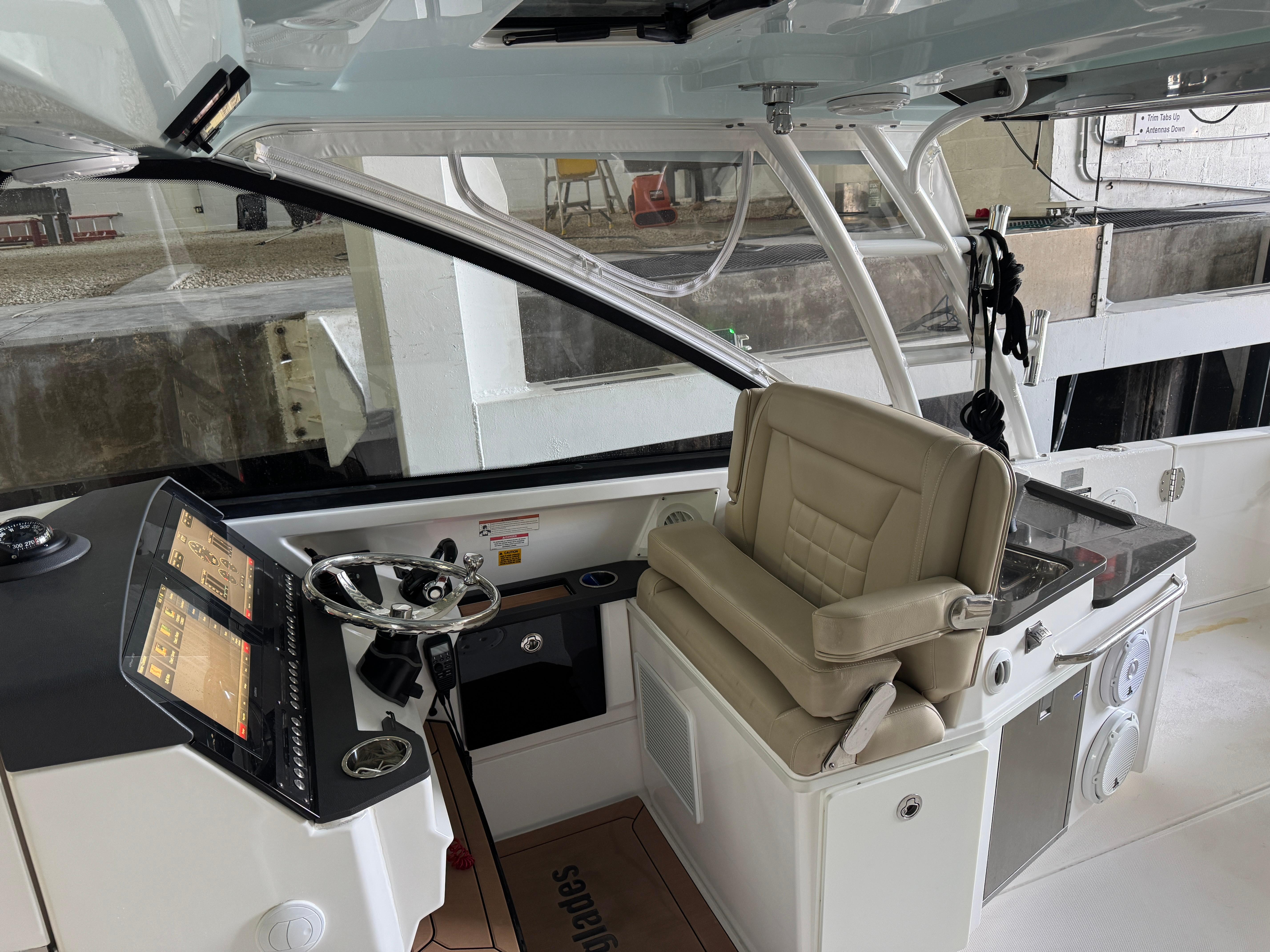 2019-everglades-340-dual-console-power-9878425-20250722151654371-1