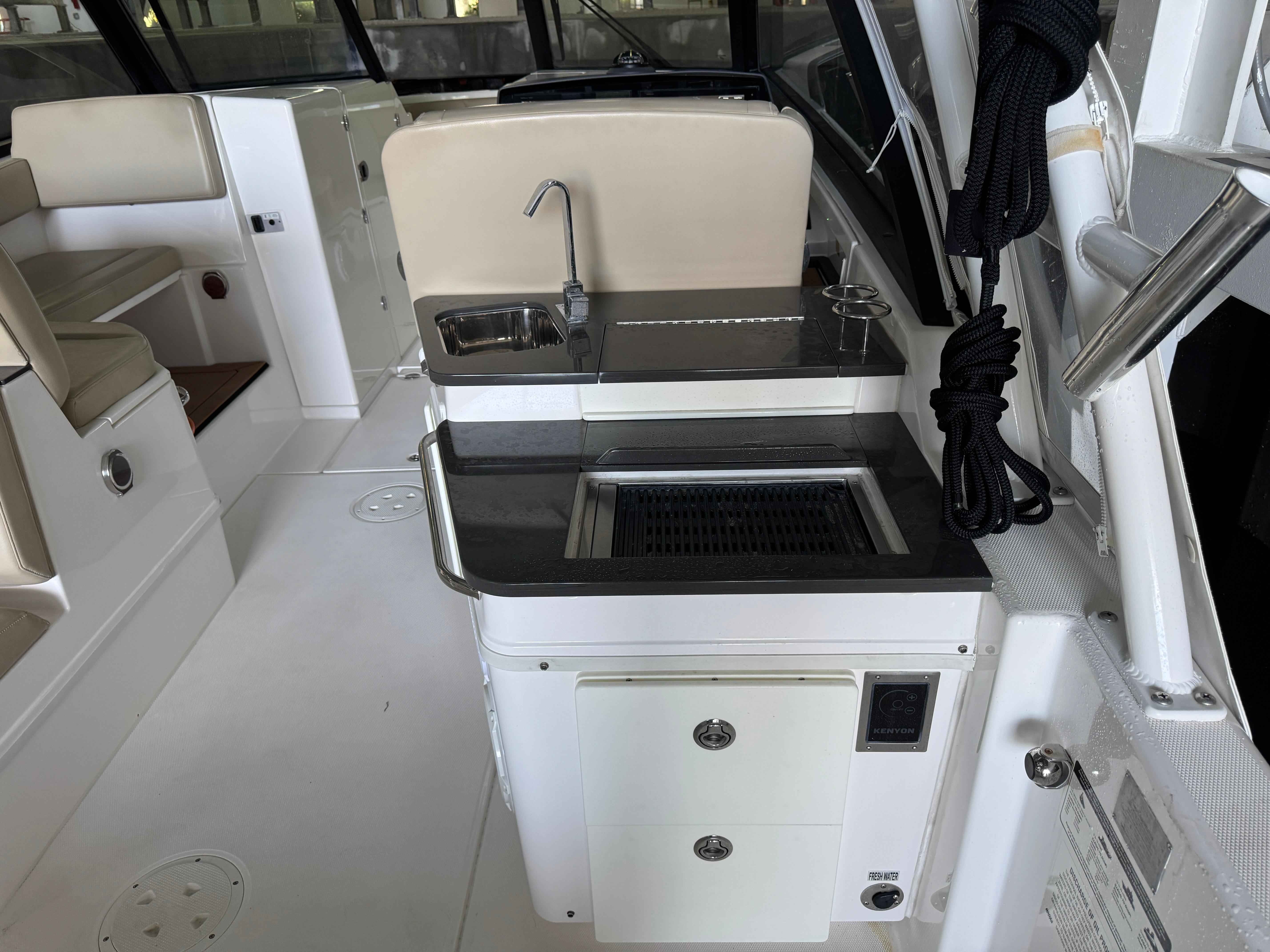 2019-everglades-340-dual-console-power-9878425-20250722151706838-1