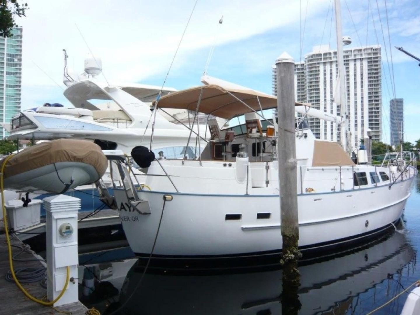 Cheoy Lee-Sloop 1990-Maraya FL-US-1990 Cheoy Lee Sloop docked at marina with cityscape background.-9808426 | Thumbnail