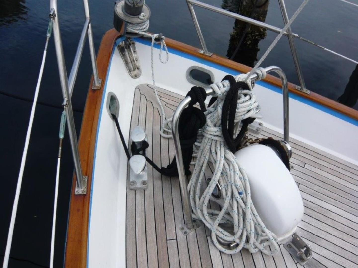 Cheoy Lee-Sloop 1990-Maraya FL-US-Deck of 1990 Cheoy Lee Sloop with ropes and railing.-9808426 | Thumbnail