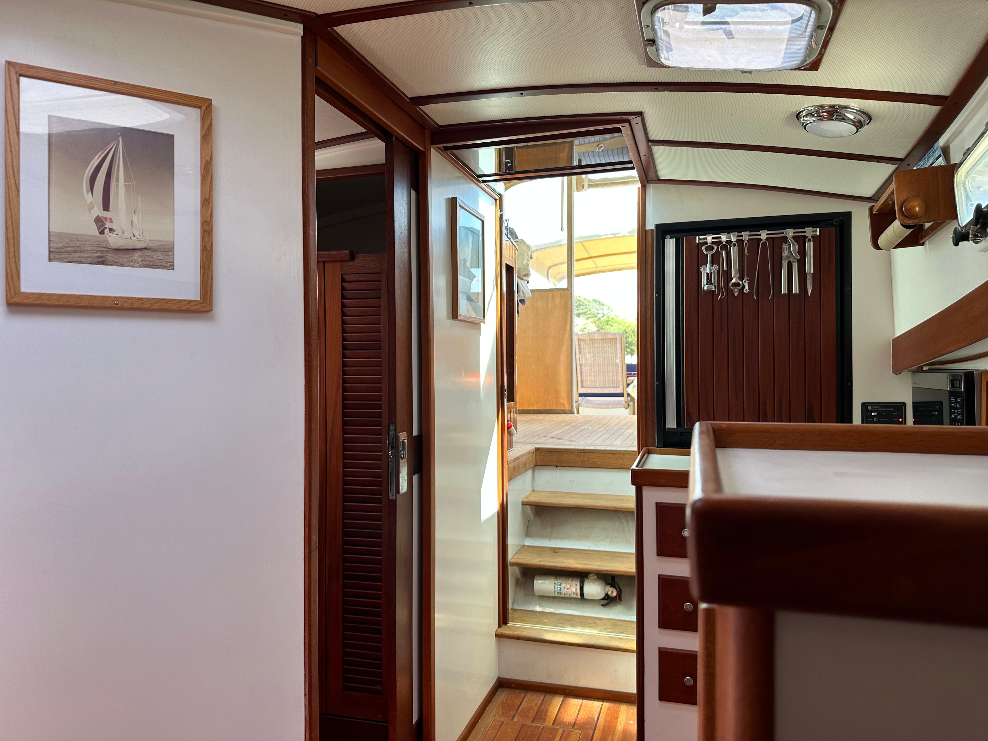 Mast & Mallet-38 Picnic Boat 2001 -MD-US-8838427 | Thumbnail