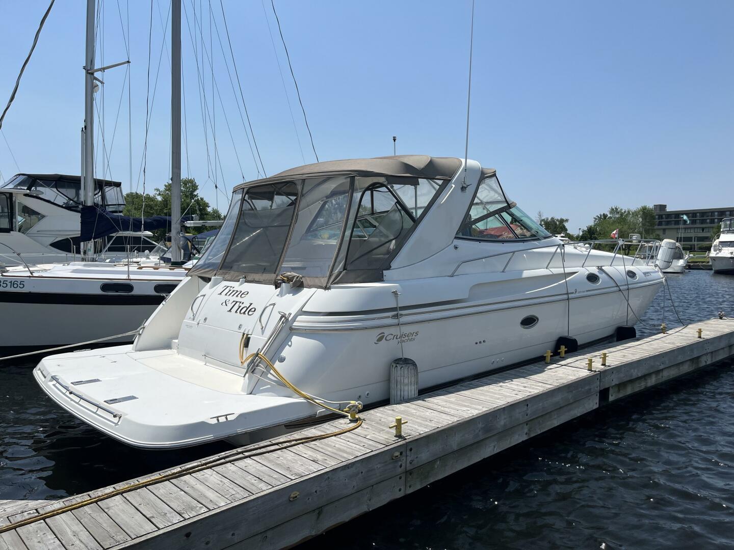 1998-cruisers-yachts-3870-esprit-power-9818436-20250611100329207-1_XLARGE