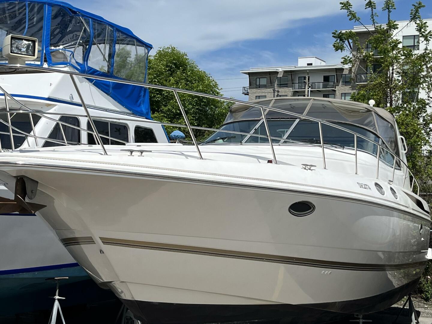 1998-cruisers-yachts-3870-esprit-power-9818436-20250611100331004-1_XLARGE