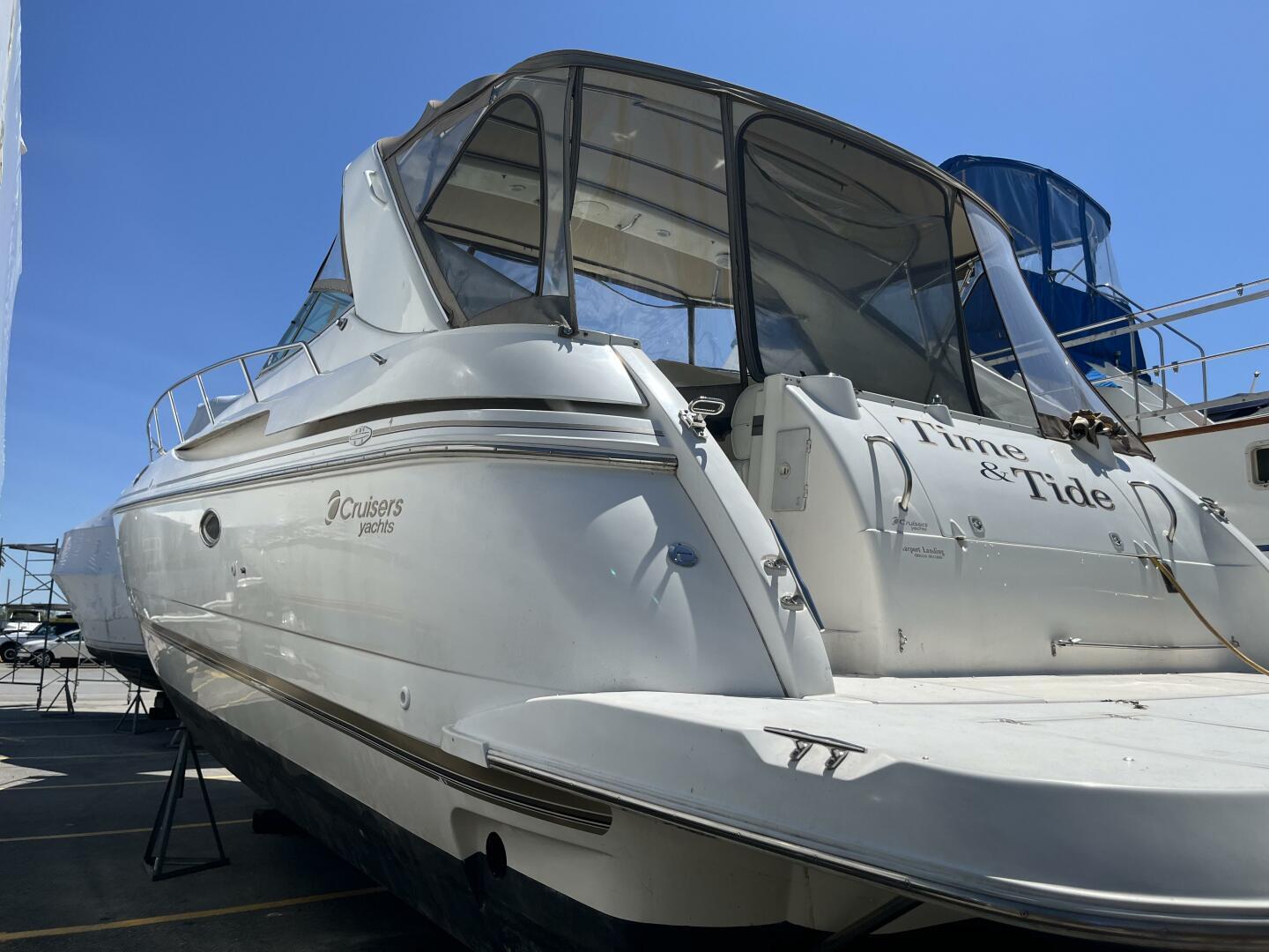1998-cruisers-yachts-3870-esprit-power-9818436-20250611100332675-1_XLARGE