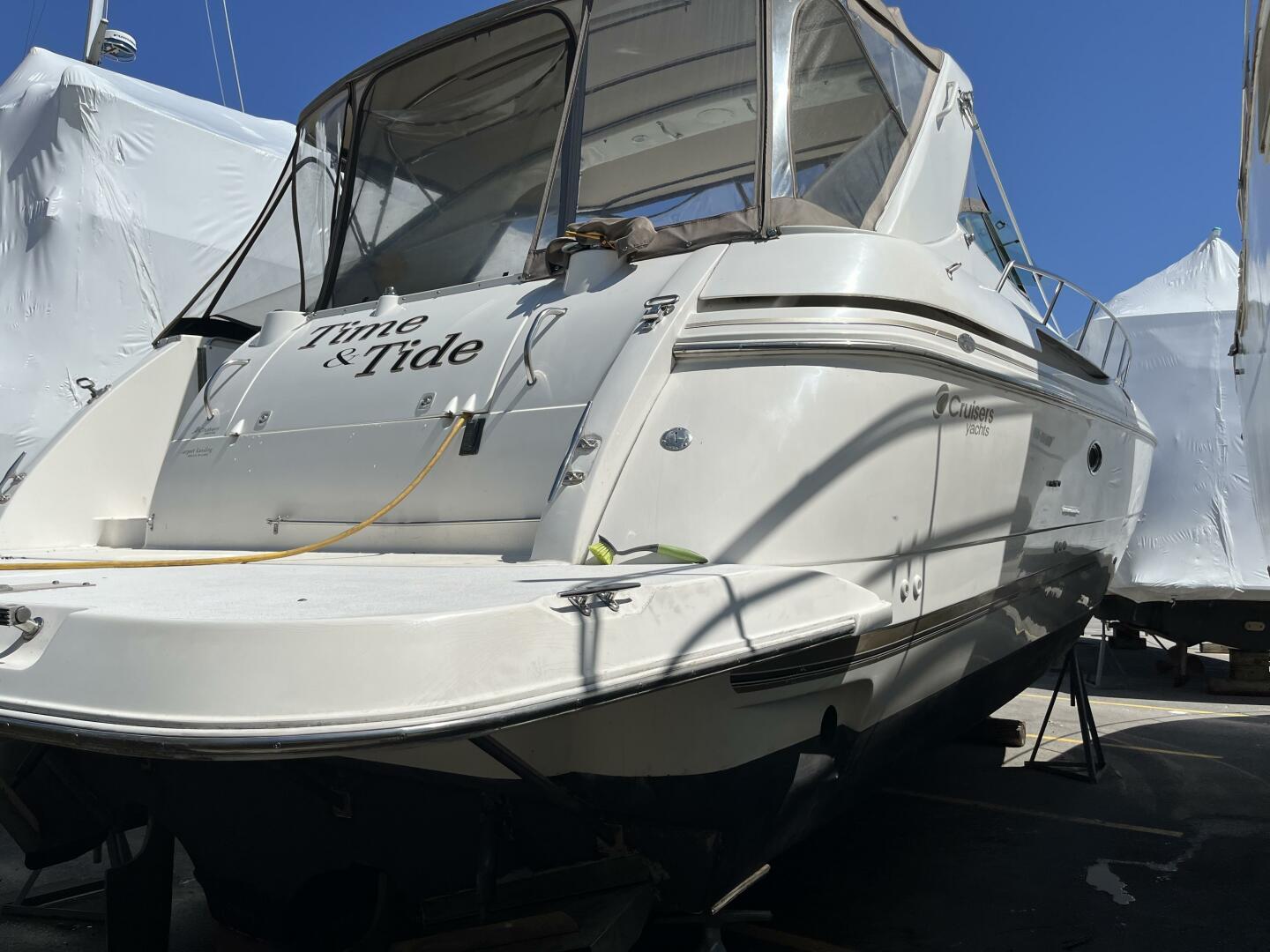1998-cruisers-yachts-3870-esprit-power-9818436-20250611100335093-1_XLARGE