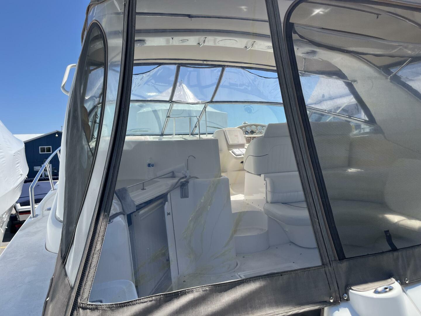 1998-cruisers-yachts-3870-esprit-power-9818436-20250611100341259-1_XLARGE