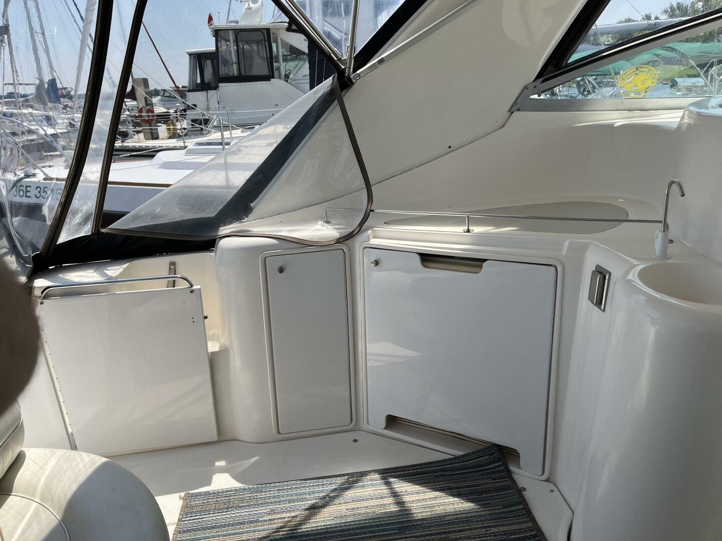 1998-cruisers-yachts-3870-esprit-power-9818436-20250611100349292-1_XLARGE