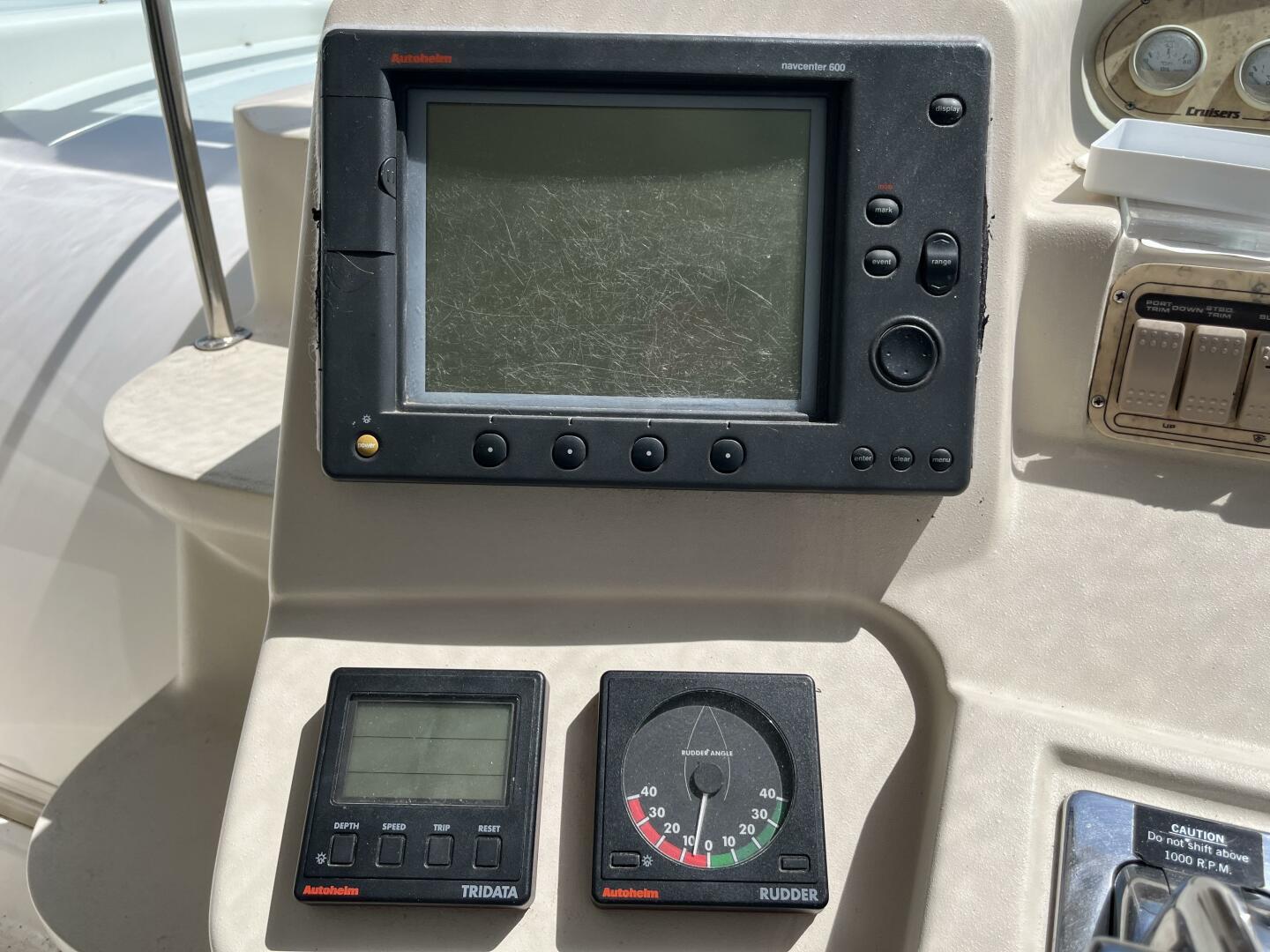 1998-cruisers-yachts-3870-esprit-power-9818436-20250611100402270-1_XLARGE