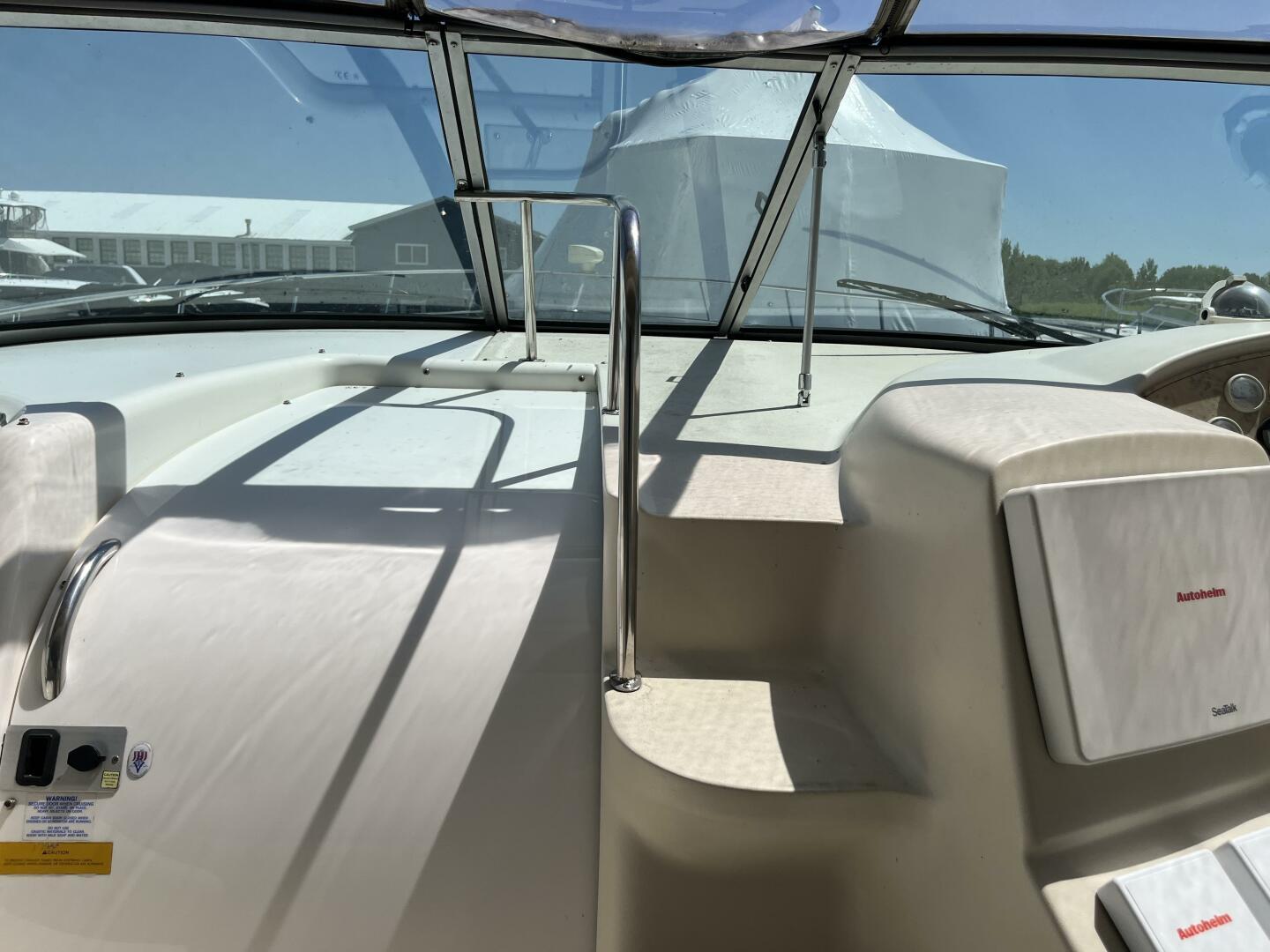 1998-cruisers-yachts-3870-esprit-power-9818436-20250611100404262-1_XLARGE