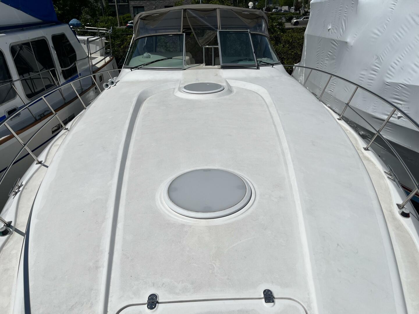 1998-cruisers-yachts-3870-esprit-power-9818436-20250611100409029-1_XLARGE