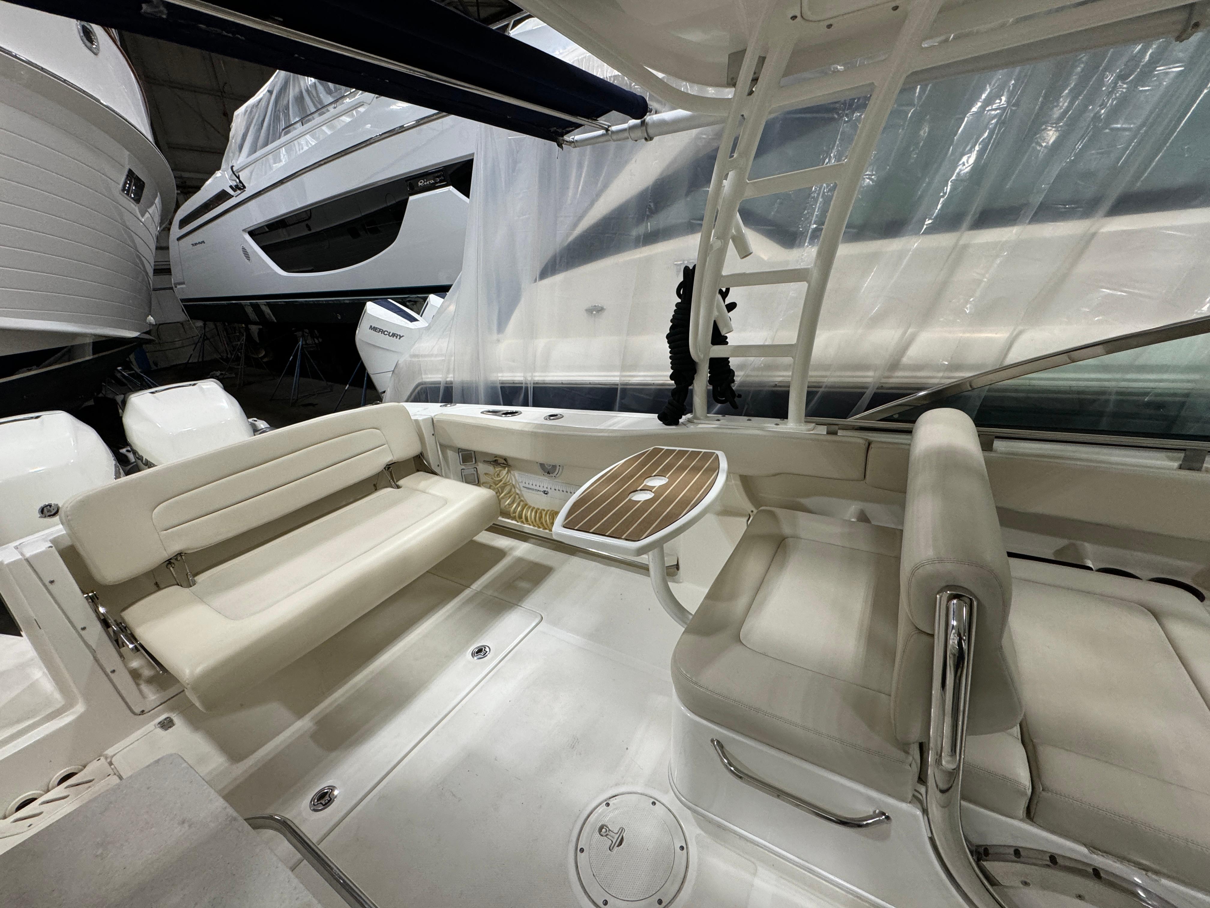 2016-boston-whaler-270-vantage-power-9738438-20250328123301336-1_XLARGE