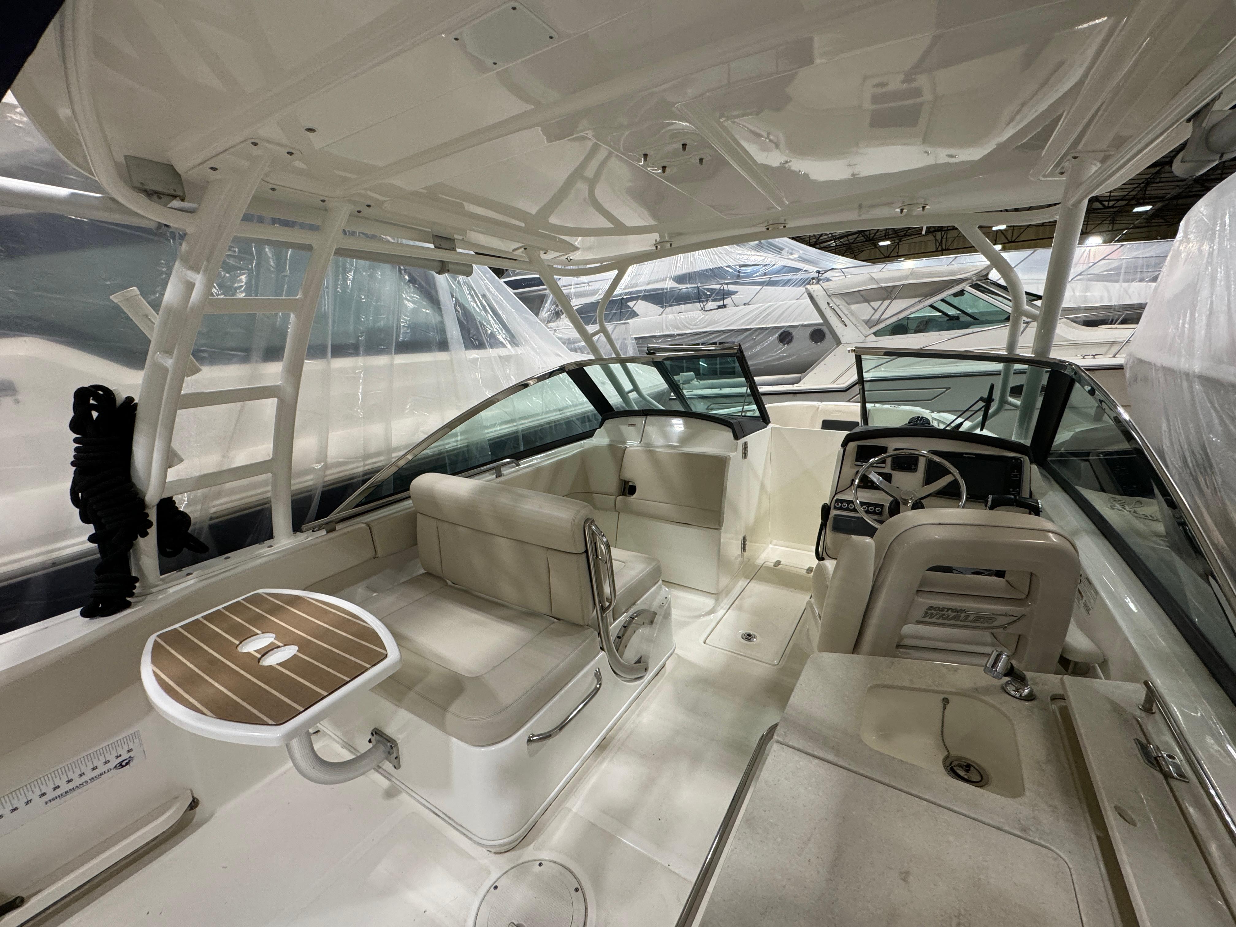 2016-boston-whaler-270-vantage-power-9738438-20250328123307543-1_XLARGE